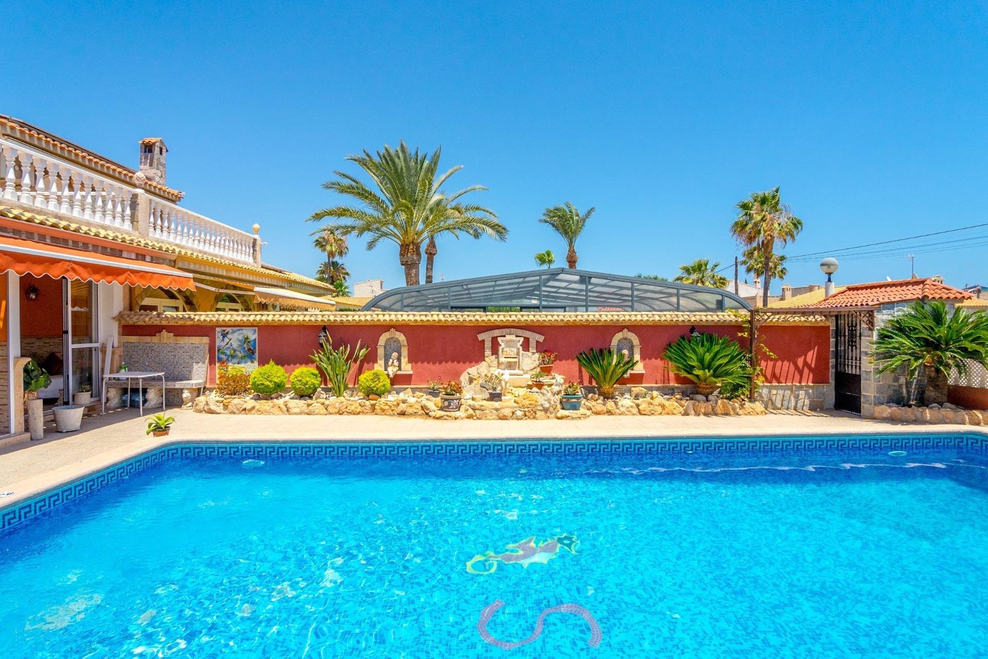 Resale - Villa -
Orihuela Costa - Campoamor