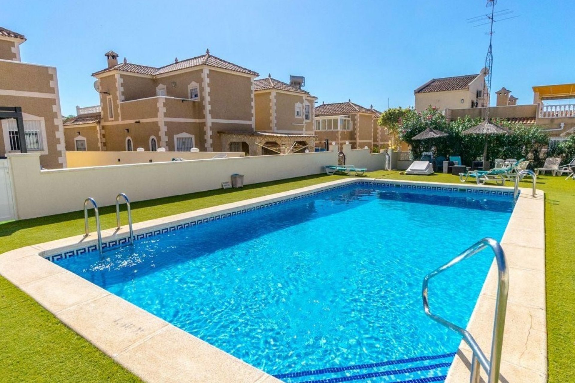 Resale - Villa -
Orihuela Costa - El Galan