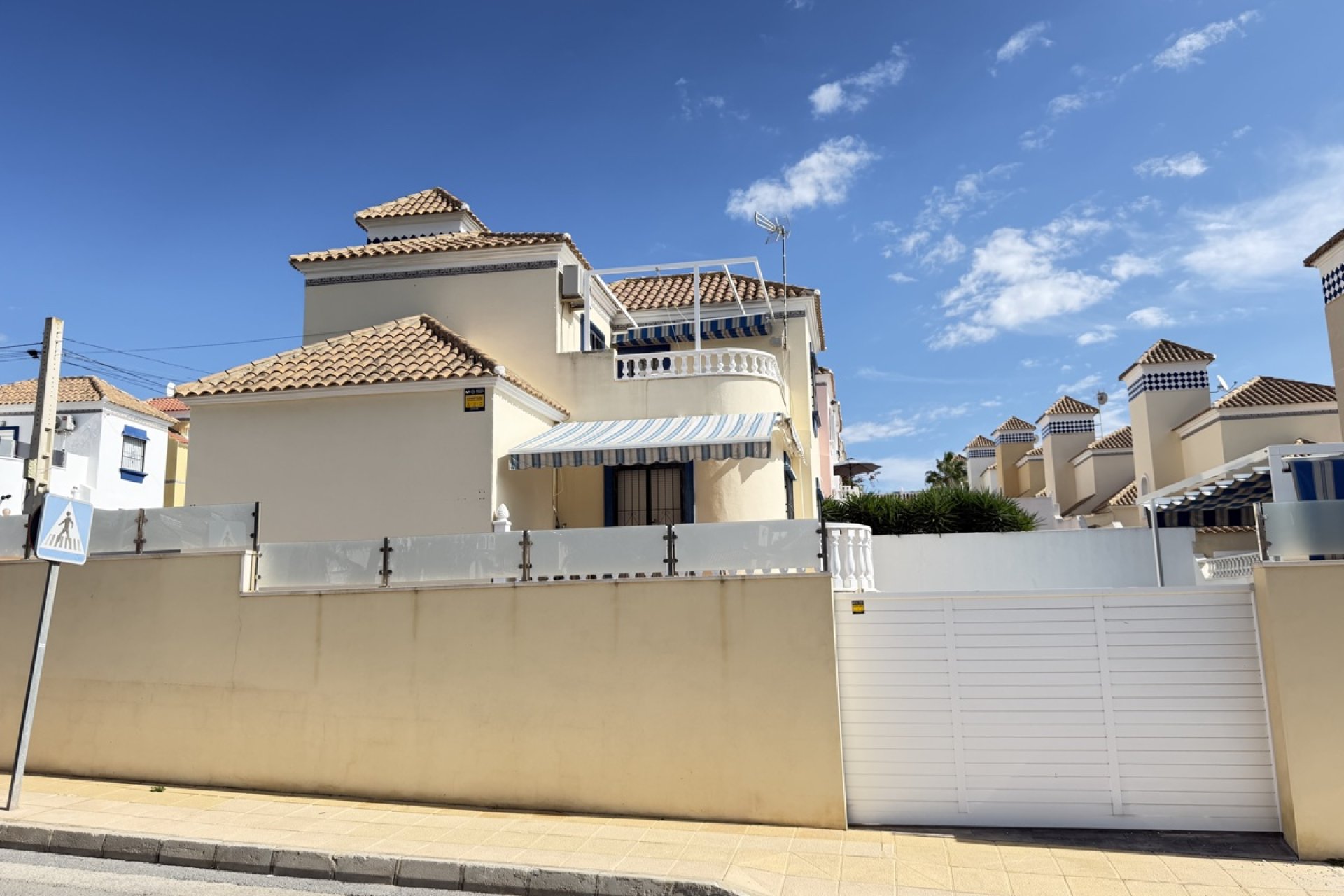 Resale - Villa -
Orihuela Costa - El Galan