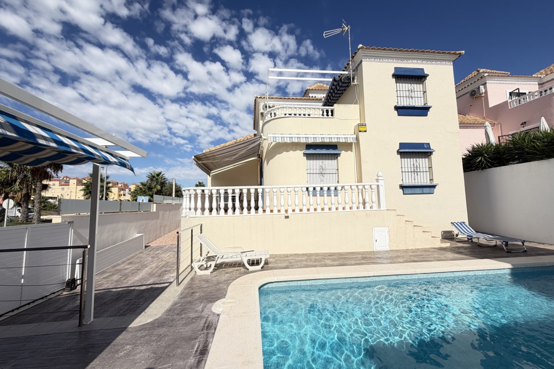 Resale - Villa -
Orihuela Costa - El Galan