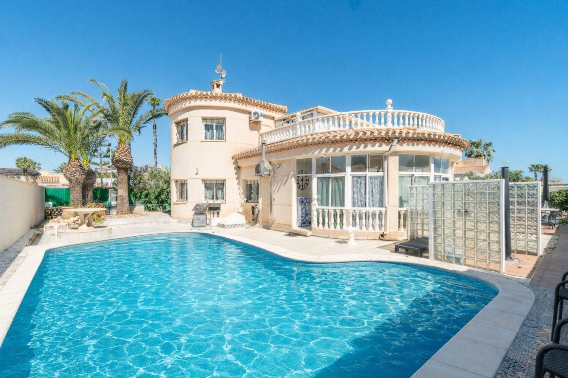 Resale - Villa -
Orihuela Costa - La Zenia