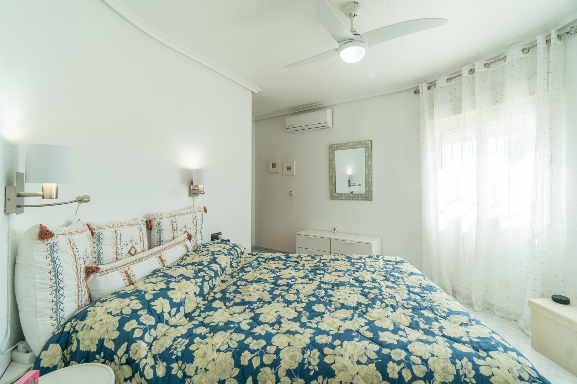 Resale - Villa -
Orihuela Costa - La Zenia