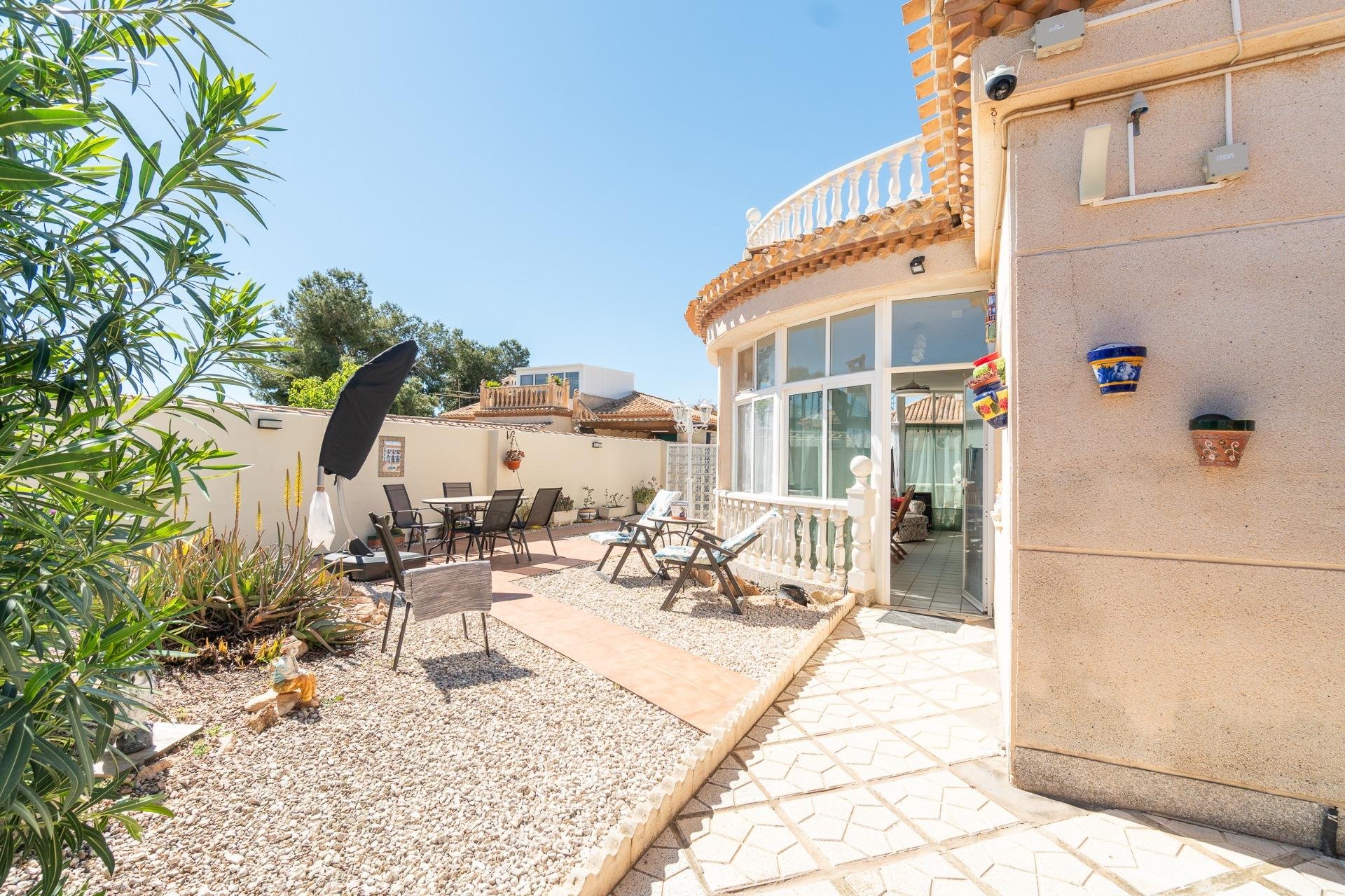 Resale - Villa -
Orihuela Costa - La Zenia