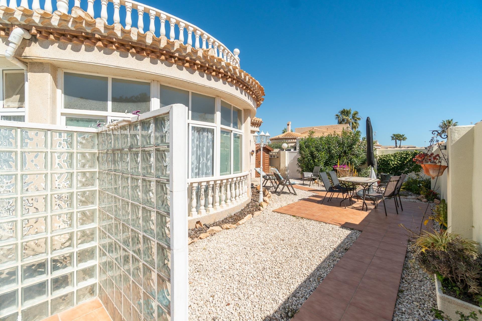 Resale - Villa -
Orihuela Costa - La Zenia