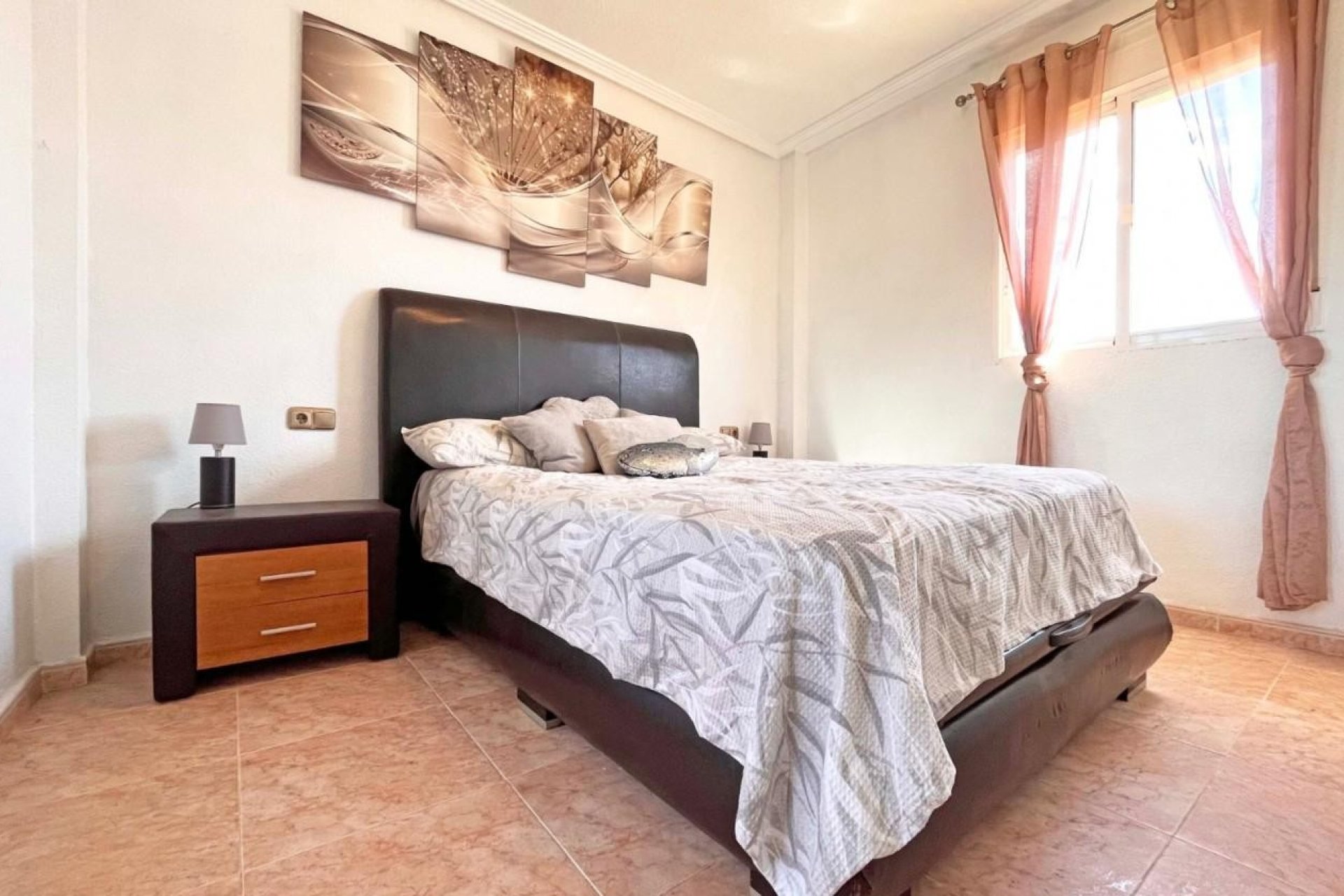 Resale - Villa -
Orihuela Costa - La Zenia