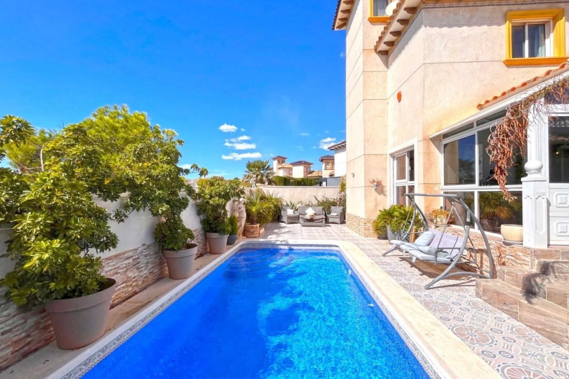 Resale - Villa -
Orihuela Costa - La Zenia