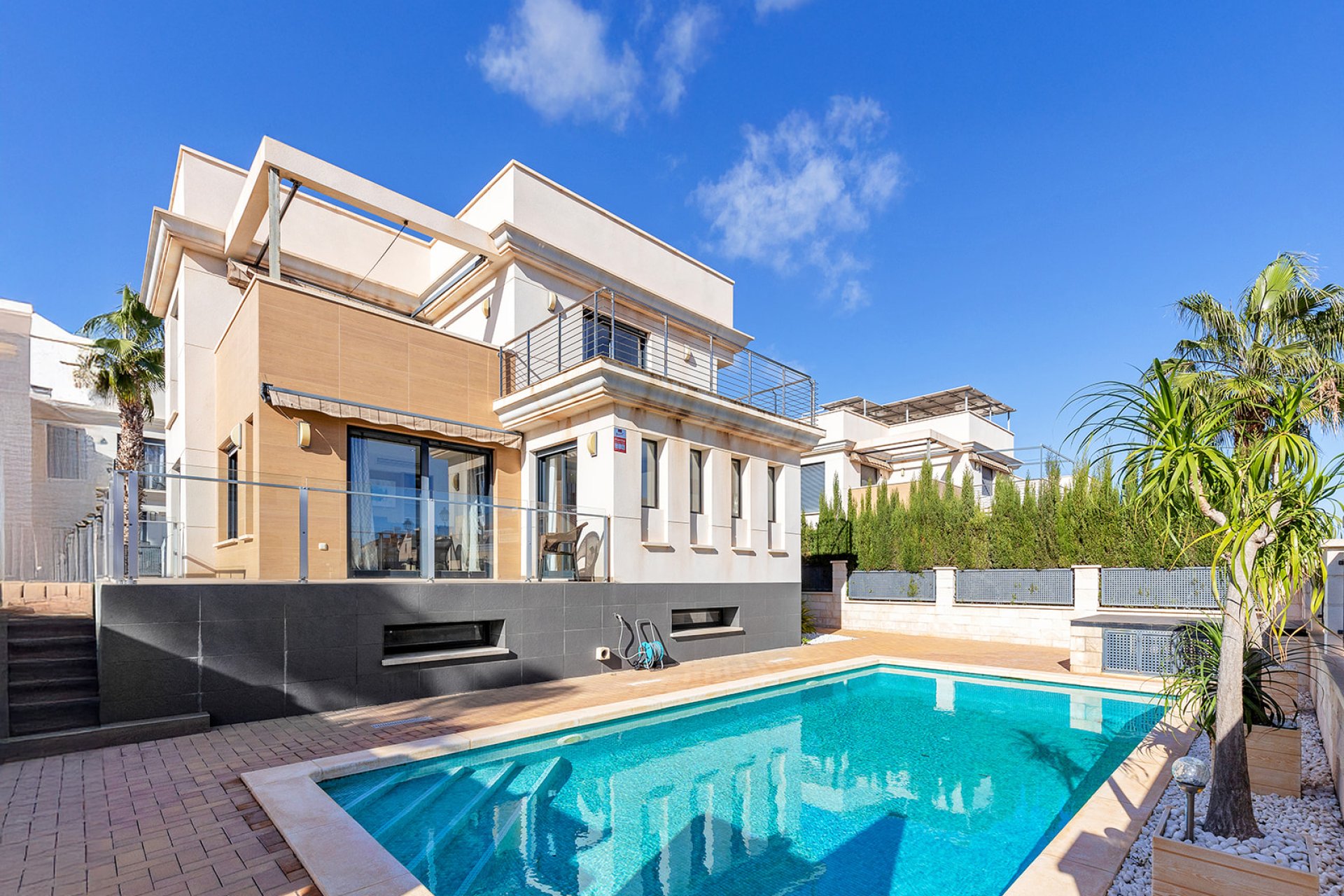 Resale - Villa -
Orihuela Costa - La Zenia