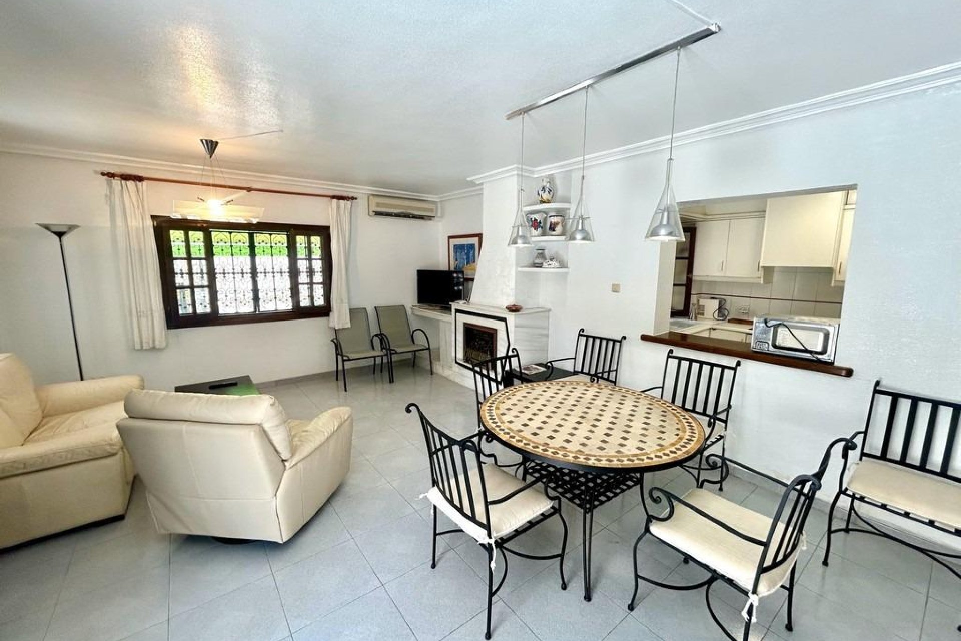 Resale - Villa -
Orihuela Costa - La Zenia