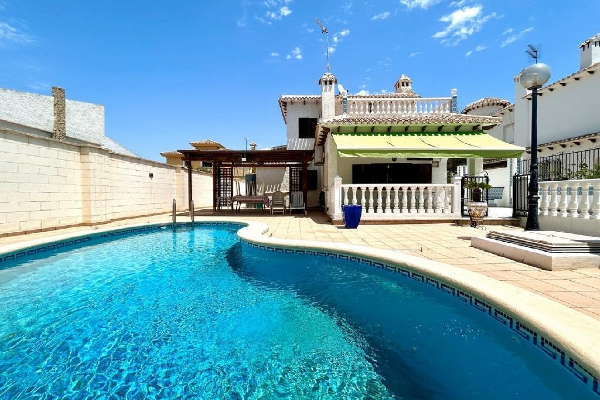 Resale - Villa -
Orihuela Costa - La Zenia
