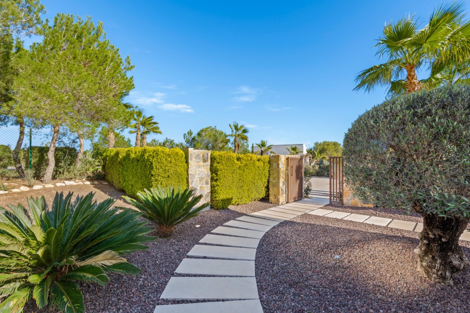 Resale - Villa -
Orihuela Costa - Las Colinas golf