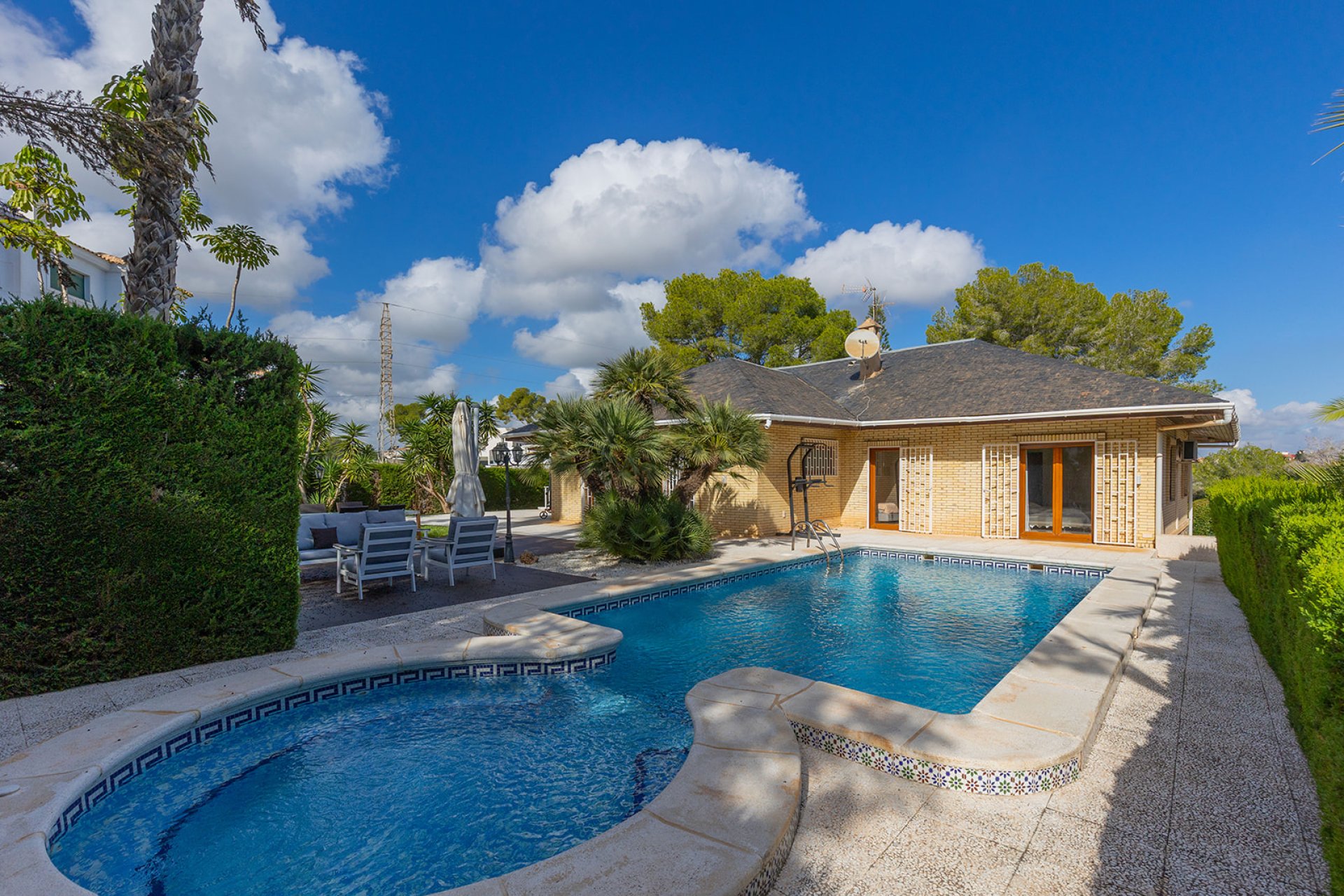 Resale - Villa -
Orihuela Costa - Las Filipinas