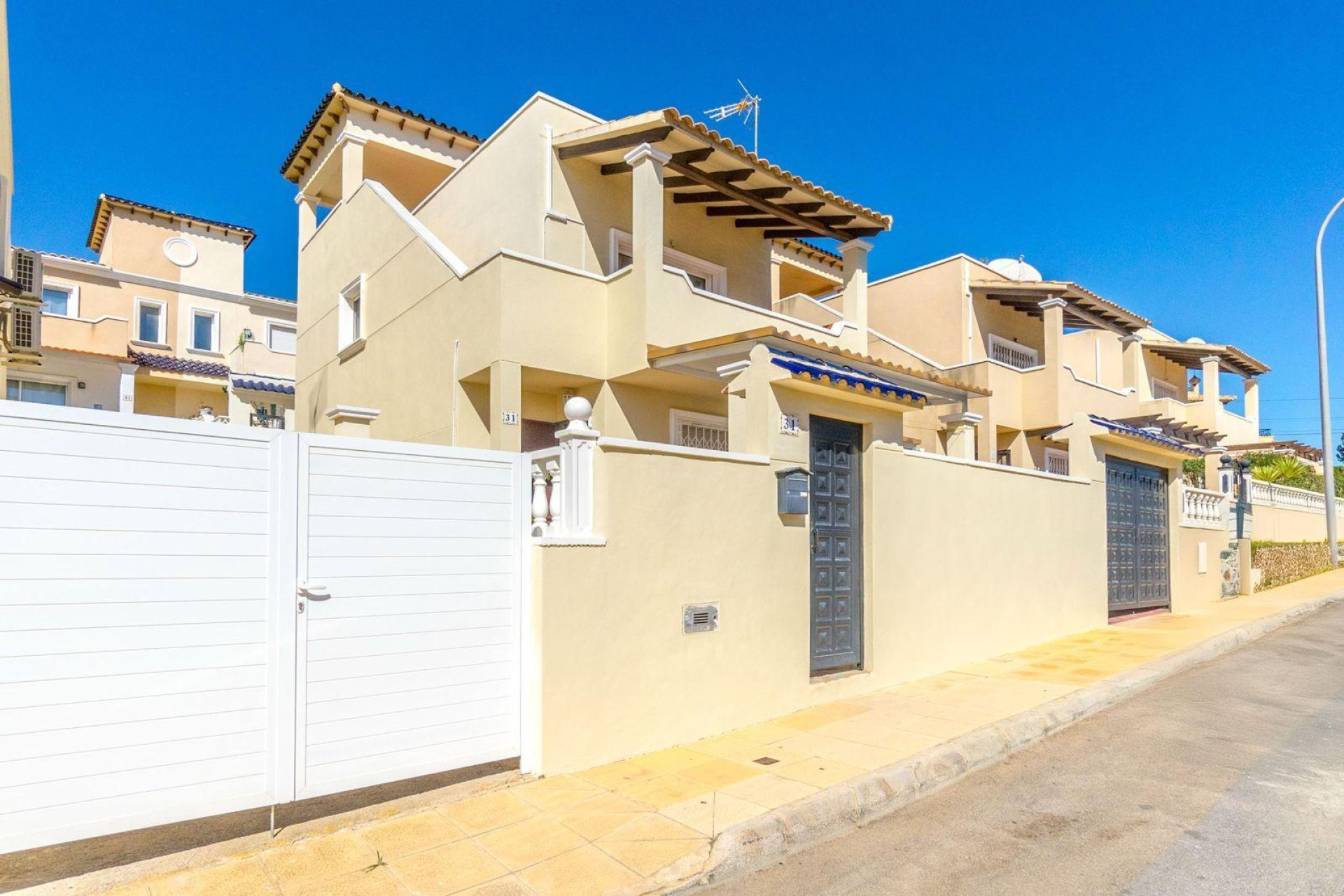 Resale - Villa -
Orihuela Costa - Las Filipinas