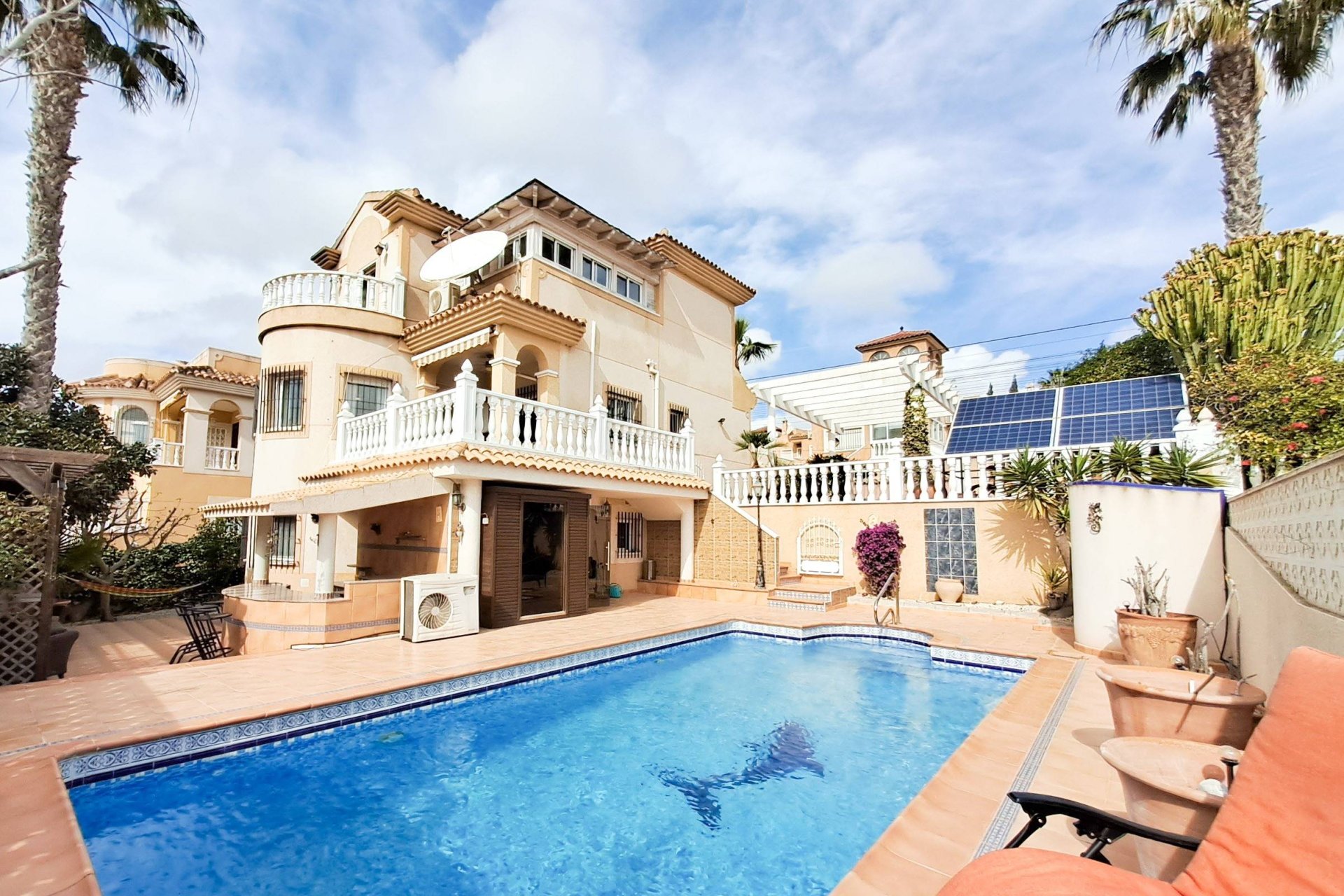 Resale - Villa -
Orihuela Costa - Las Filipinas