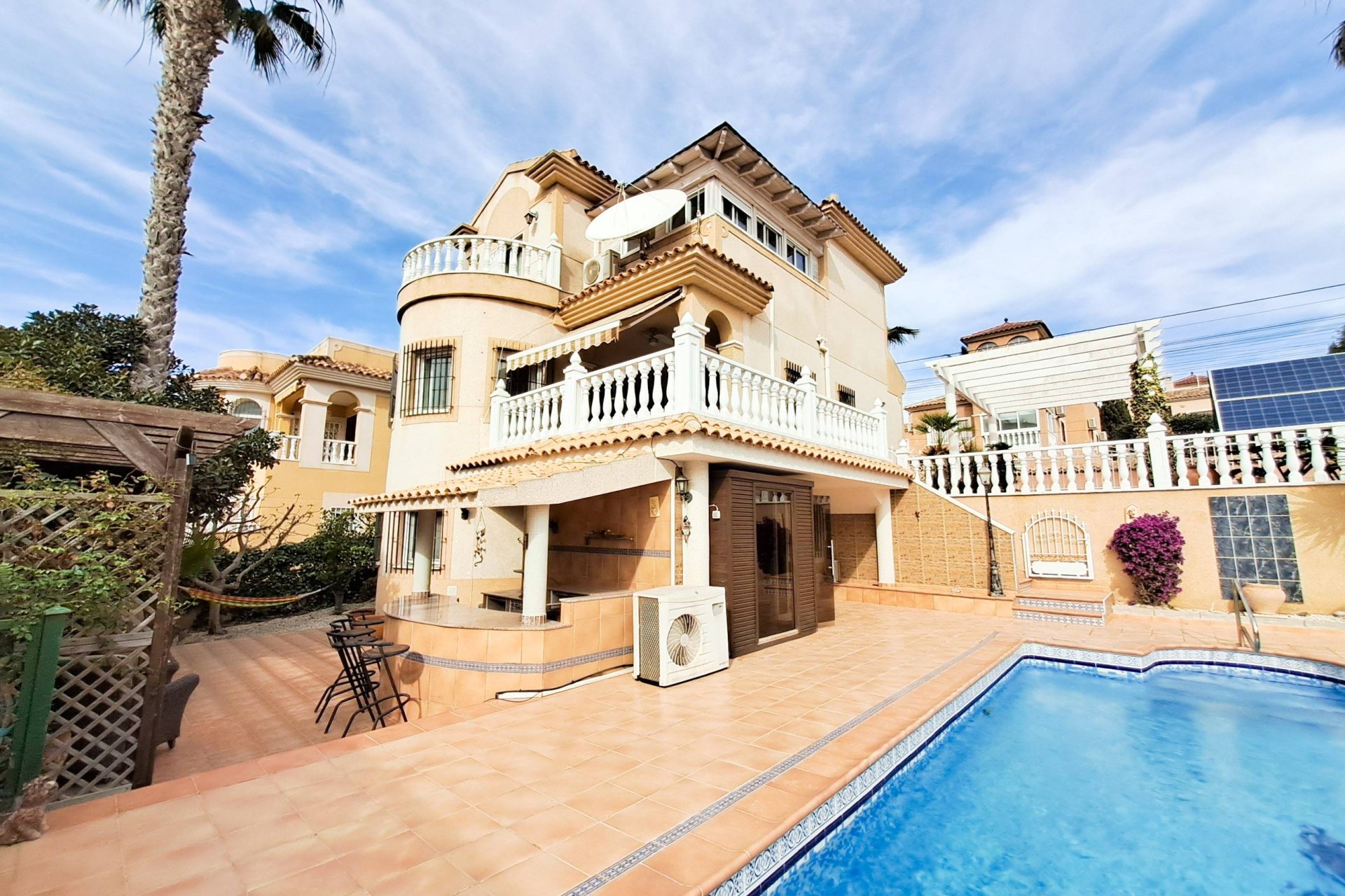 Resale - Villa -
Orihuela Costa - Las Filipinas