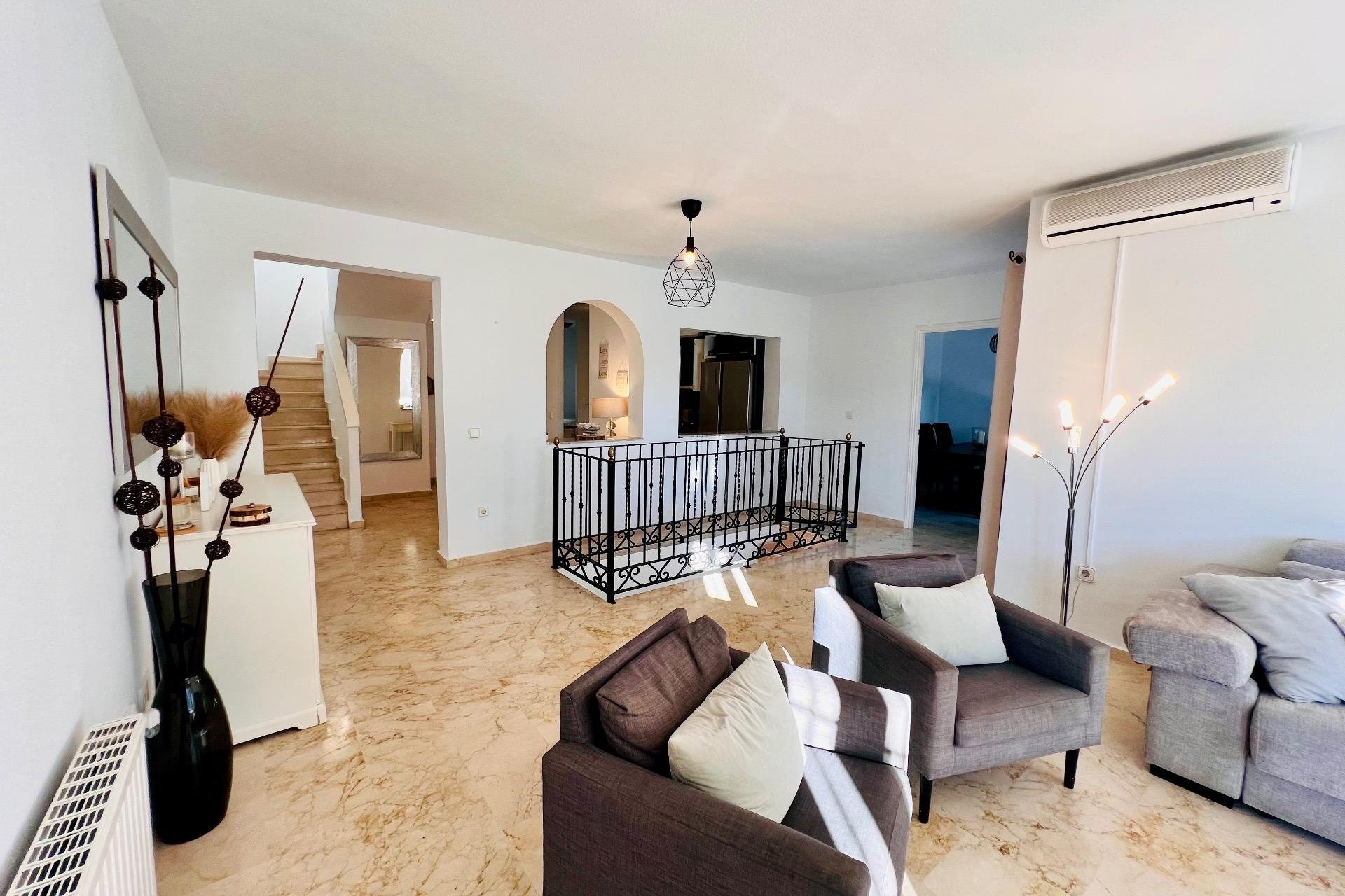 Resale - Villa -
Orihuela Costa - Las Ramblas