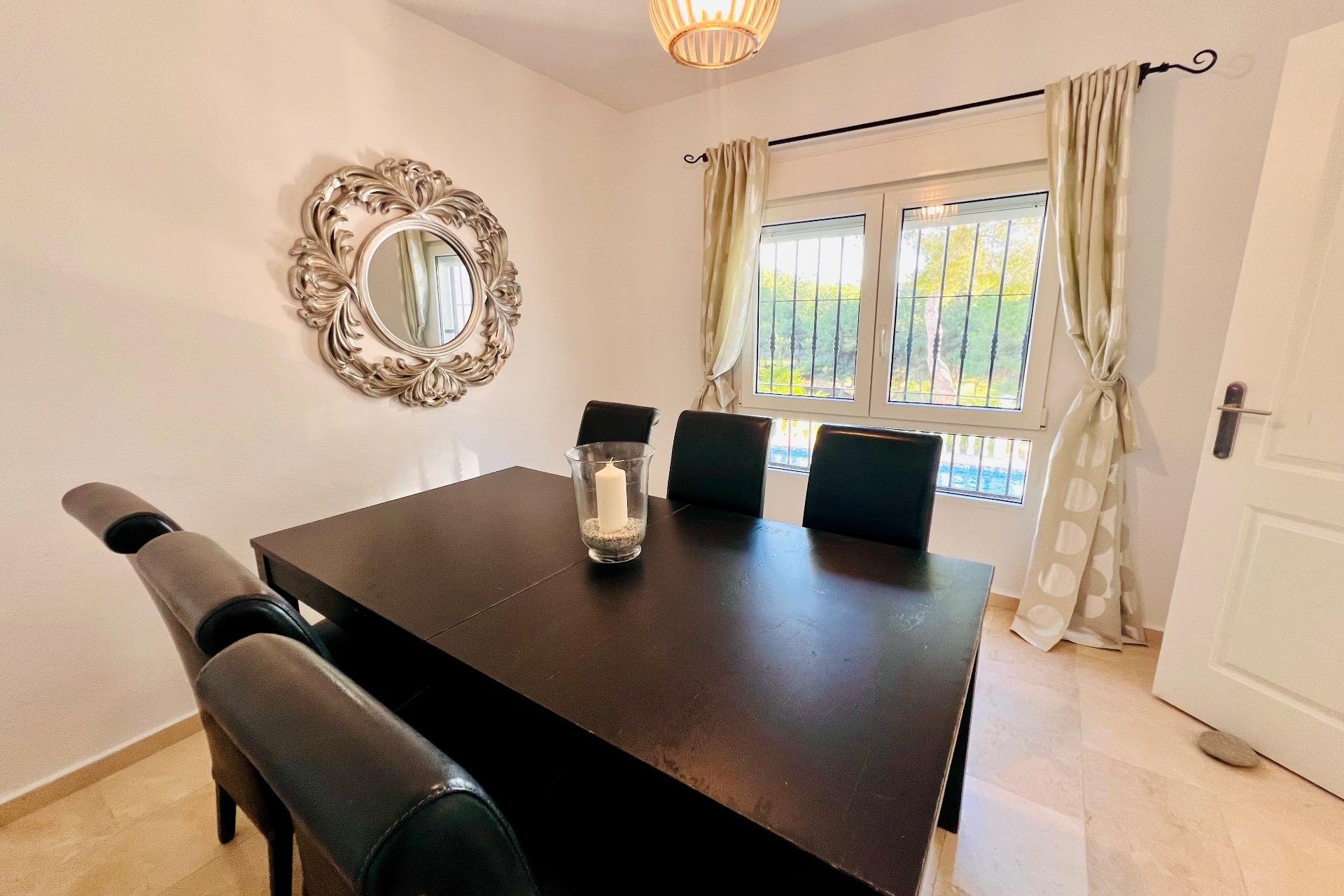 Resale - Villa -
Orihuela Costa - Las Ramblas