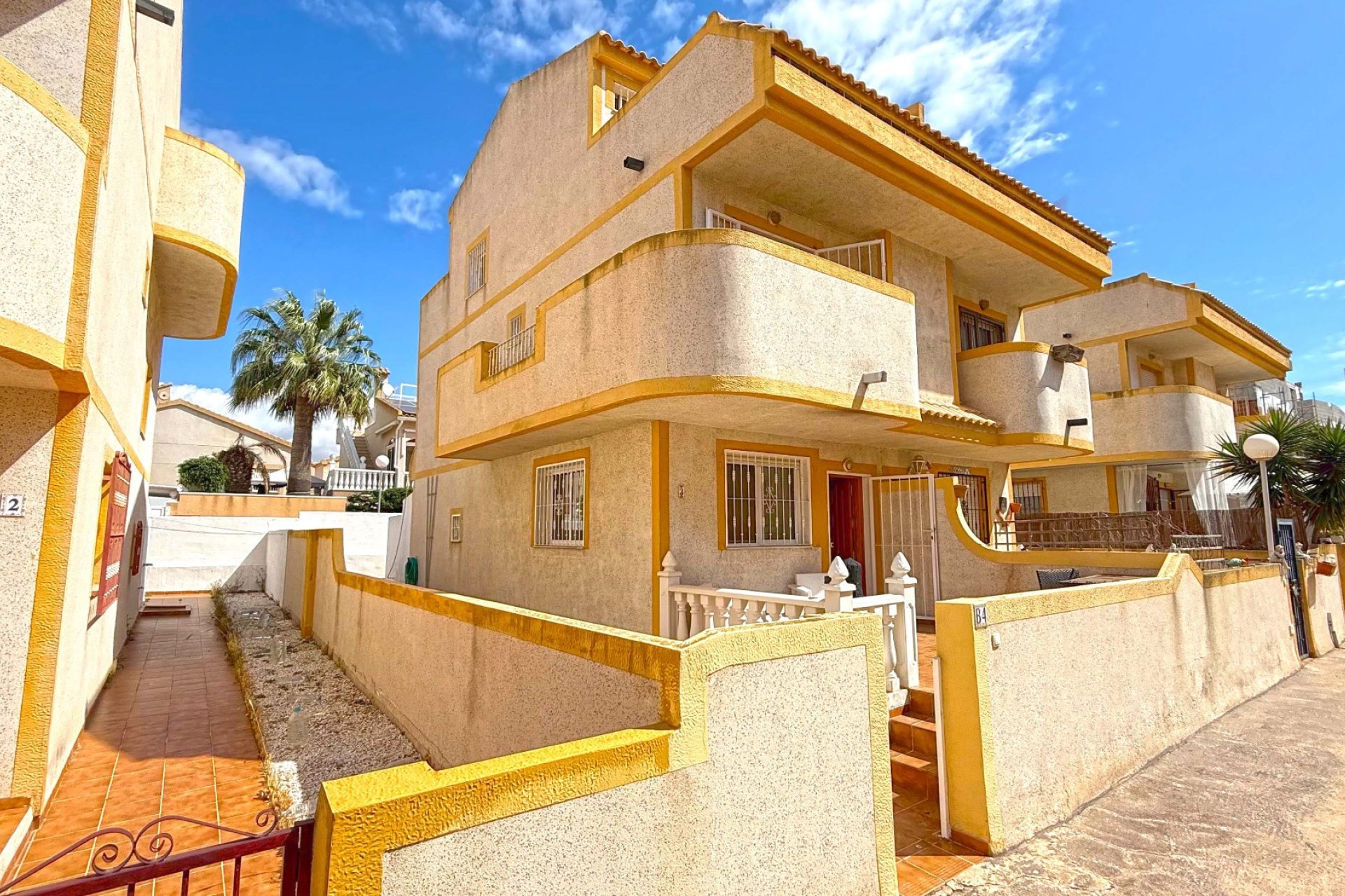 Resale - Villa -
Orihuela Costa - Los Altos