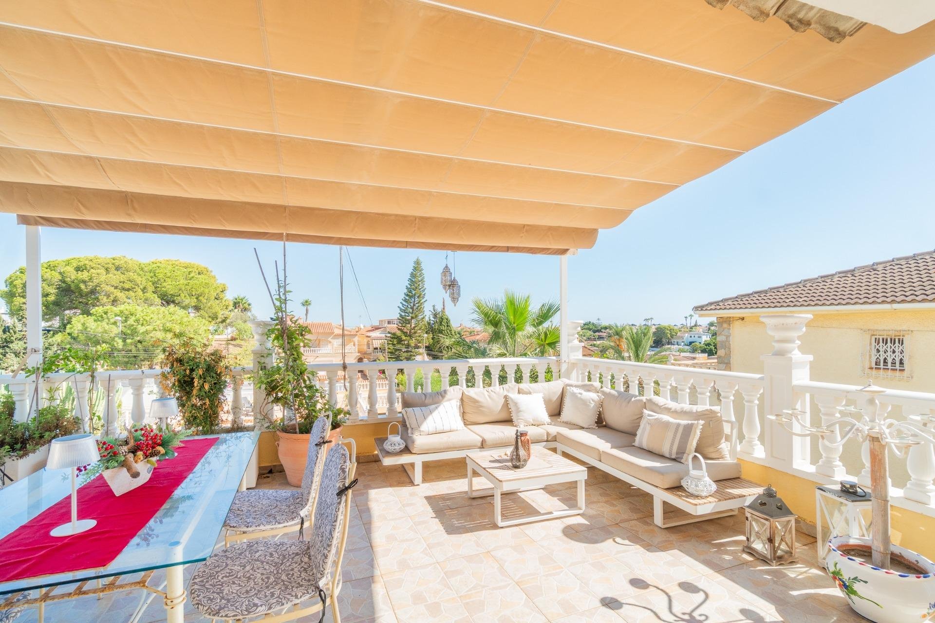 Resale - Villa -
Orihuela Costa - Los Balcones