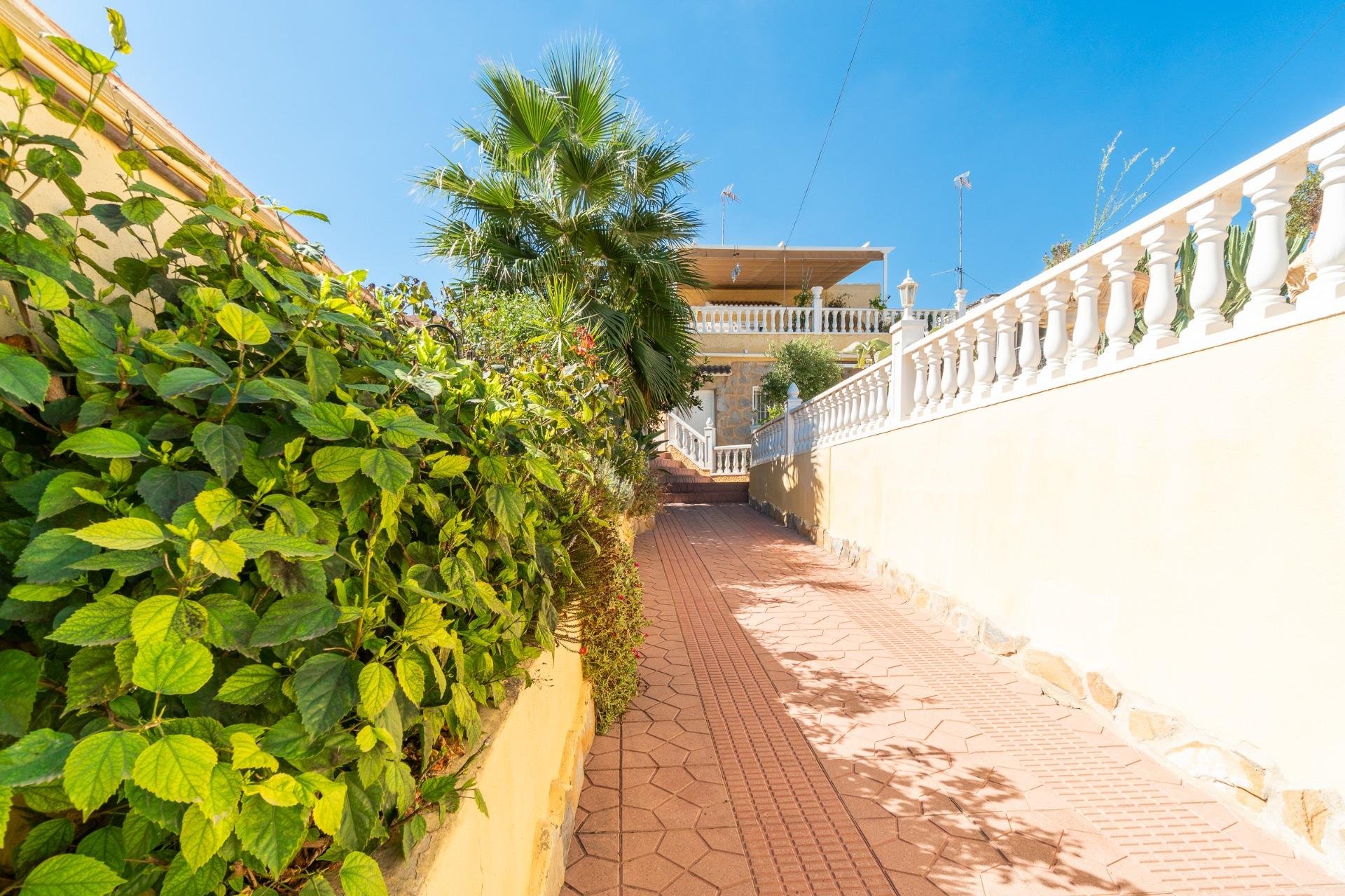 Resale - Villa -
Orihuela Costa - Los Balcones