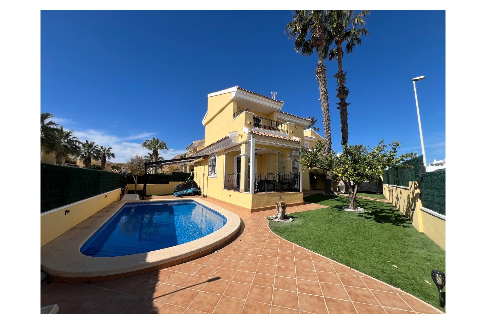 Resale - Villa -
Orihuela Costa - Los Dolses