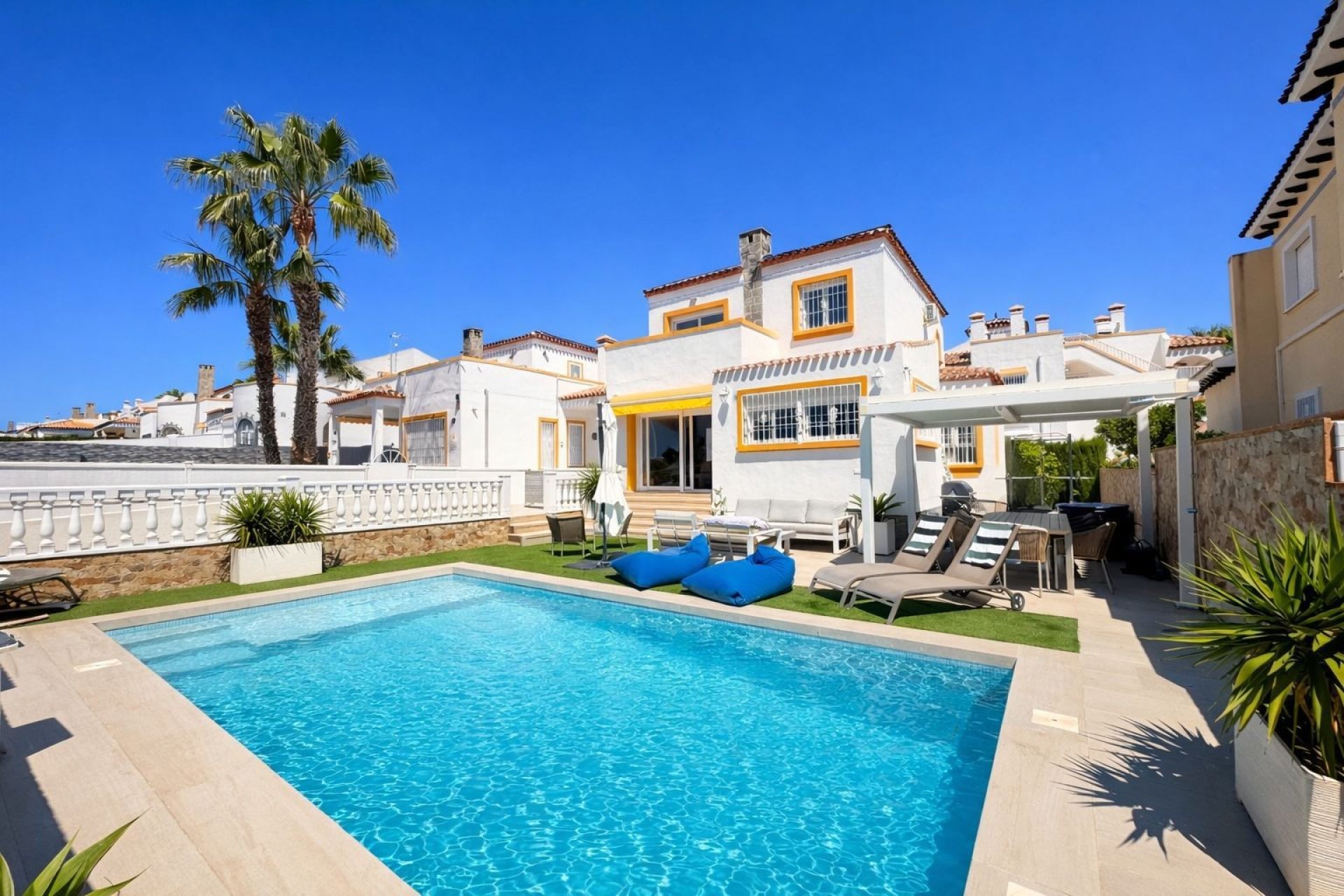 Resale - Villa -
Orihuela Costa - Los Dolses