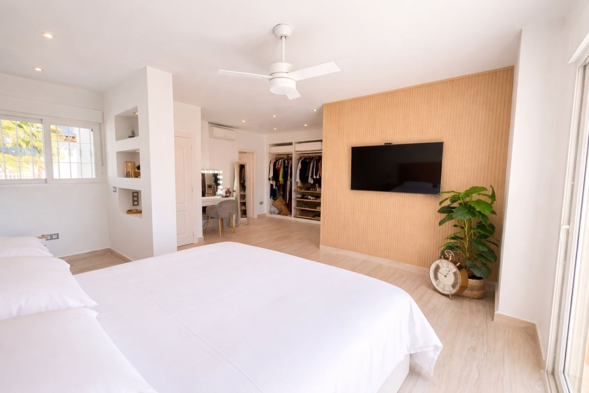 Resale - Villa -
Orihuela Costa - Los Dolses