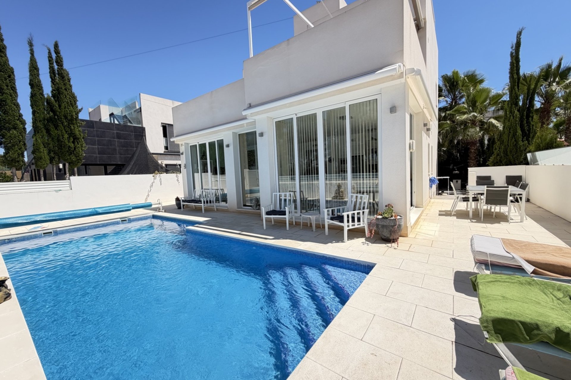 Resale - Villa -
Orihuela Costa - Mil Palmeras