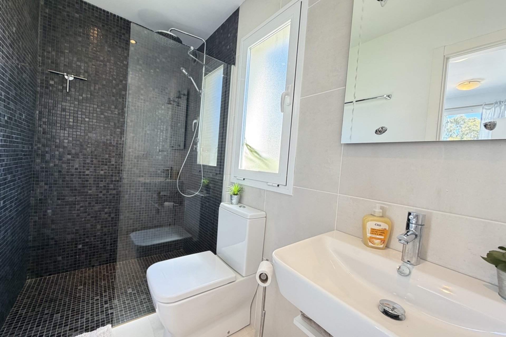 Resale - Villa -
Orihuela Costa - Mil Palmeras