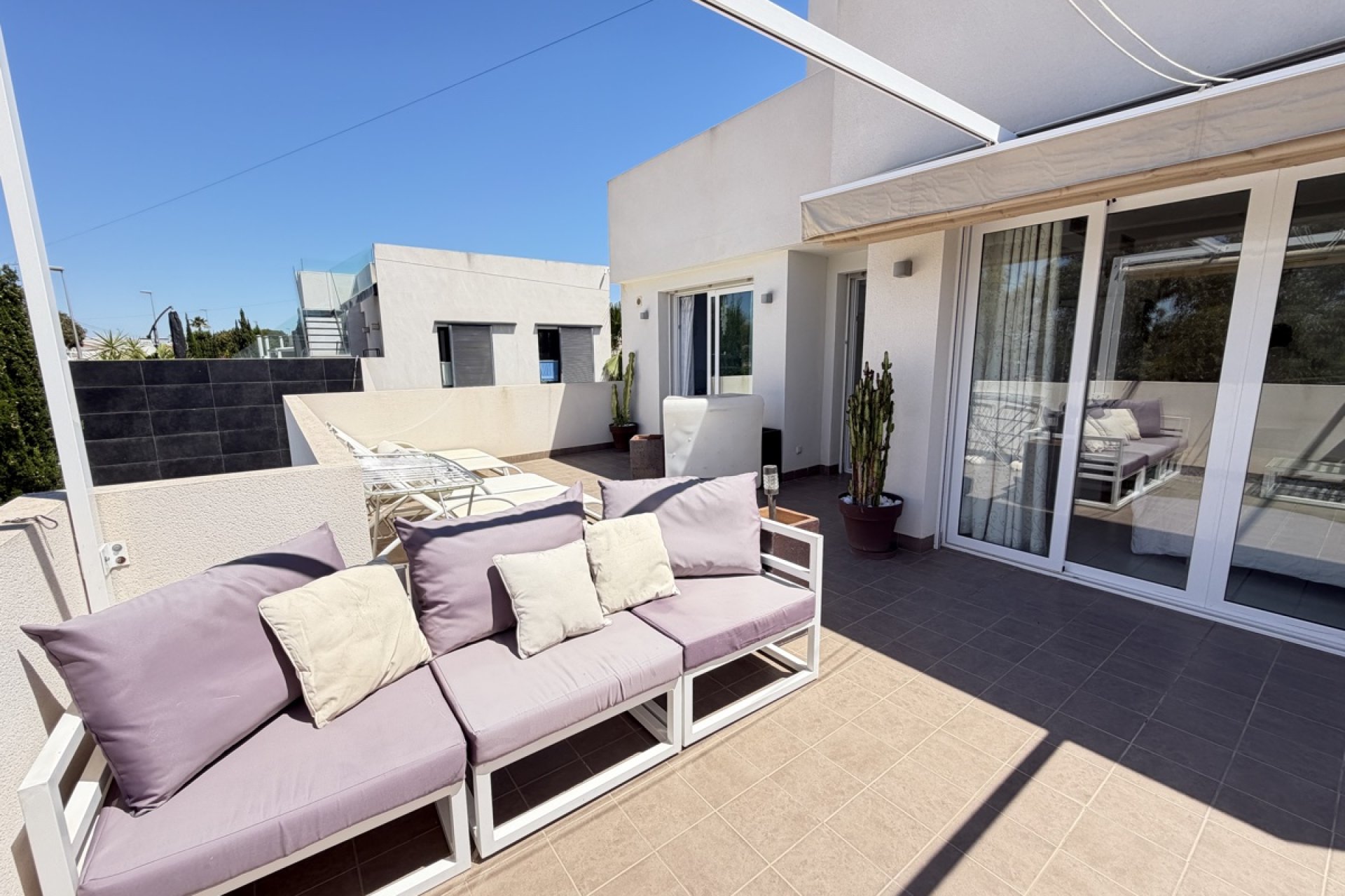 Resale - Villa -
Orihuela Costa - Mil Palmeras