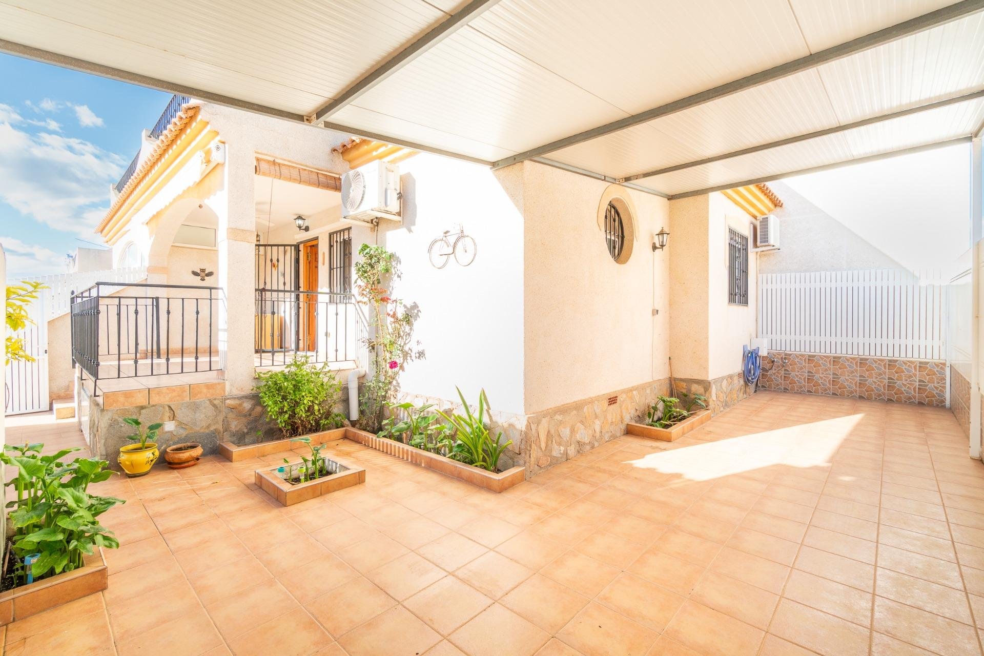 Resale - Villa -
Orihuela Costa - Playa Flamenca