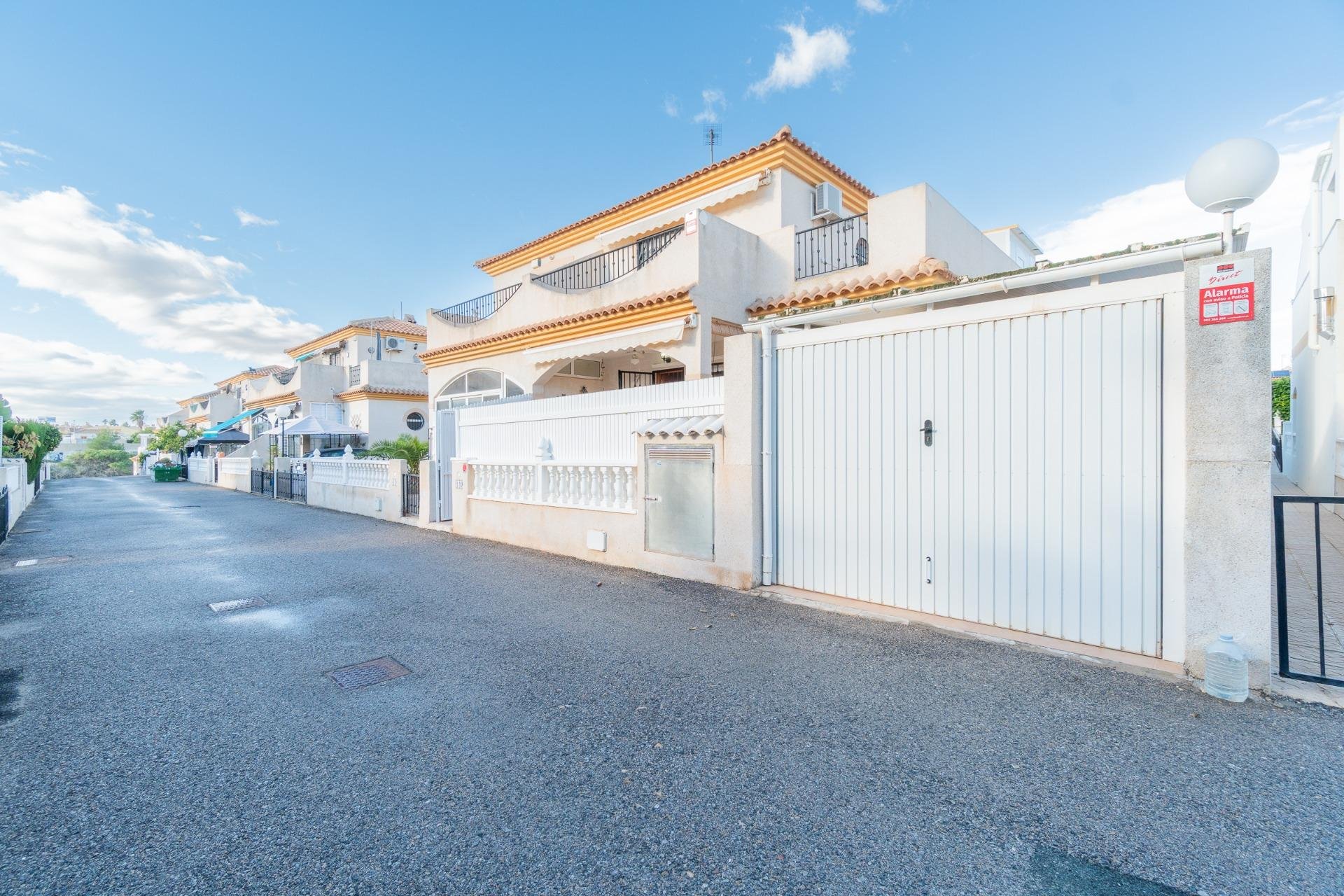 Resale - Villa -
Orihuela Costa - Playa Flamenca