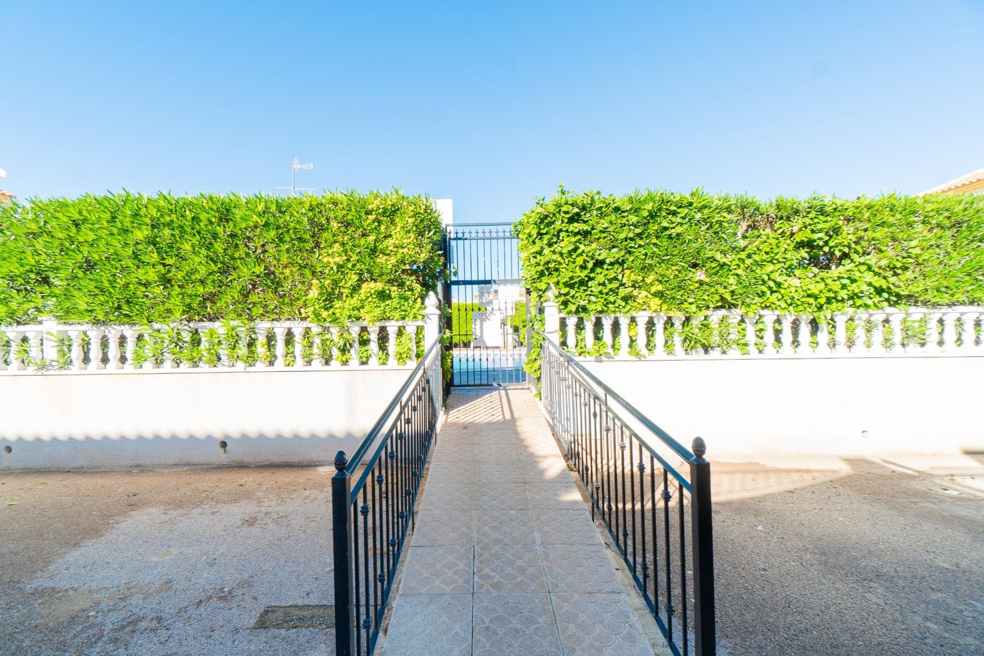 Resale - Villa -
Orihuela Costa - Playa Flamenca