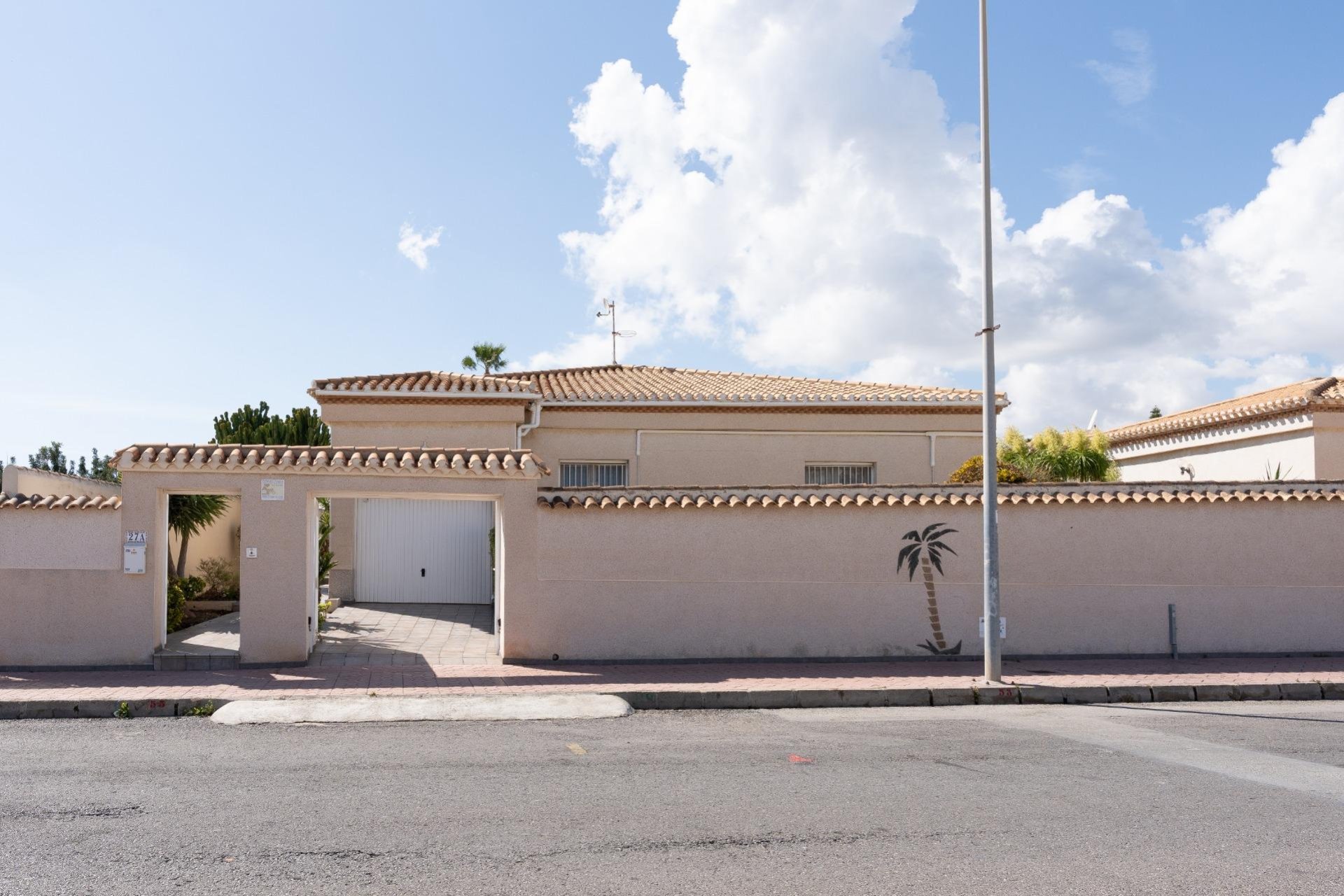 Resale - Villa -
Orihuela Costa - Playa Flamenca