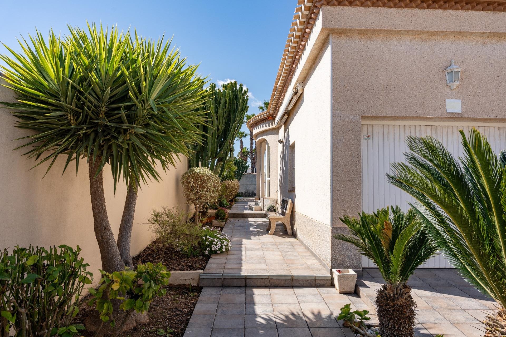 Resale - Villa -
Orihuela Costa - Playa Flamenca
