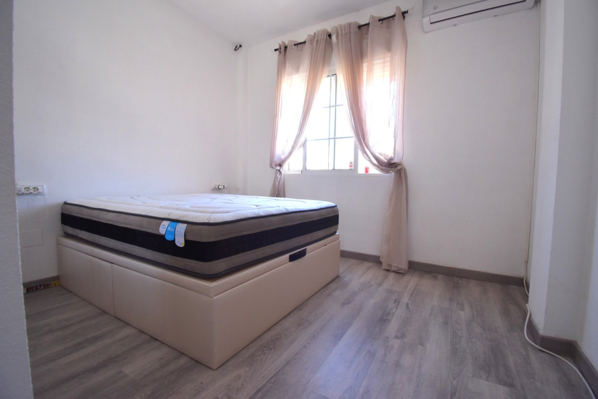 Resale - Villa -
Orihuela Costa - Playa Flamenca