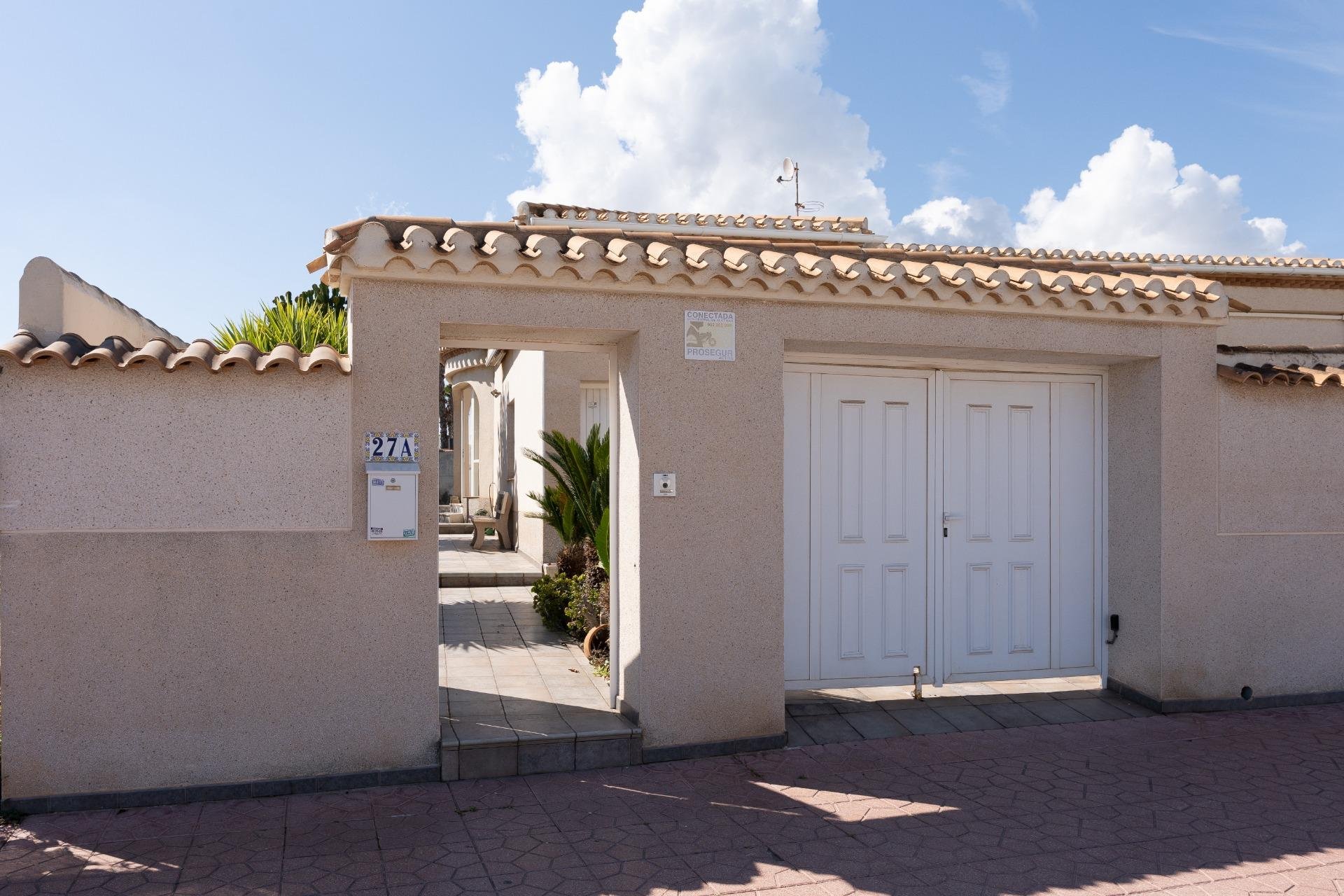 Resale - Villa -
Orihuela Costa - Playa Flamenca