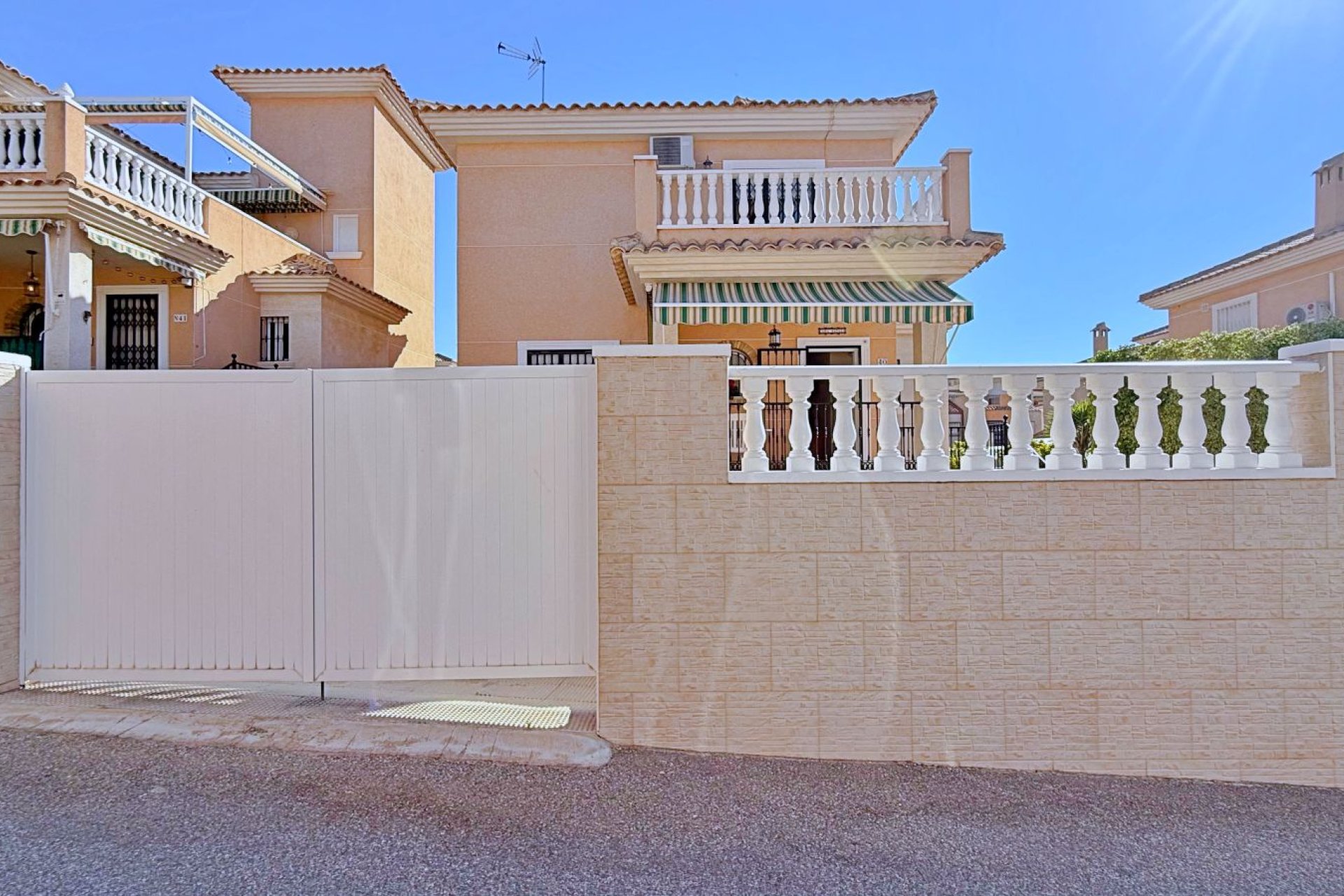 Resale - Villa -
Orihuela Costa - Punta Prima