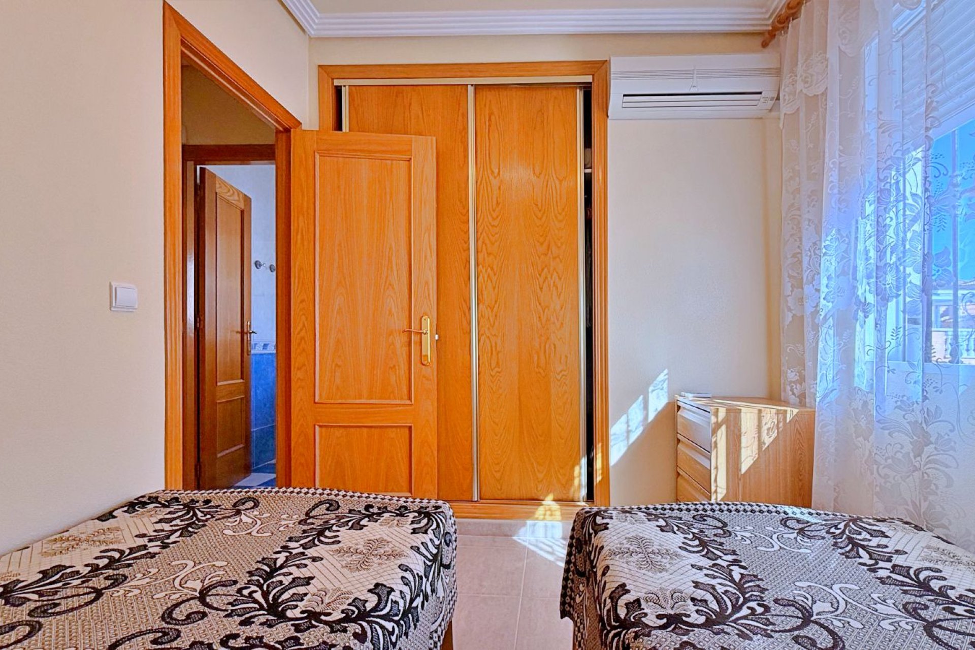 Resale - Villa -
Orihuela Costa - Punta Prima