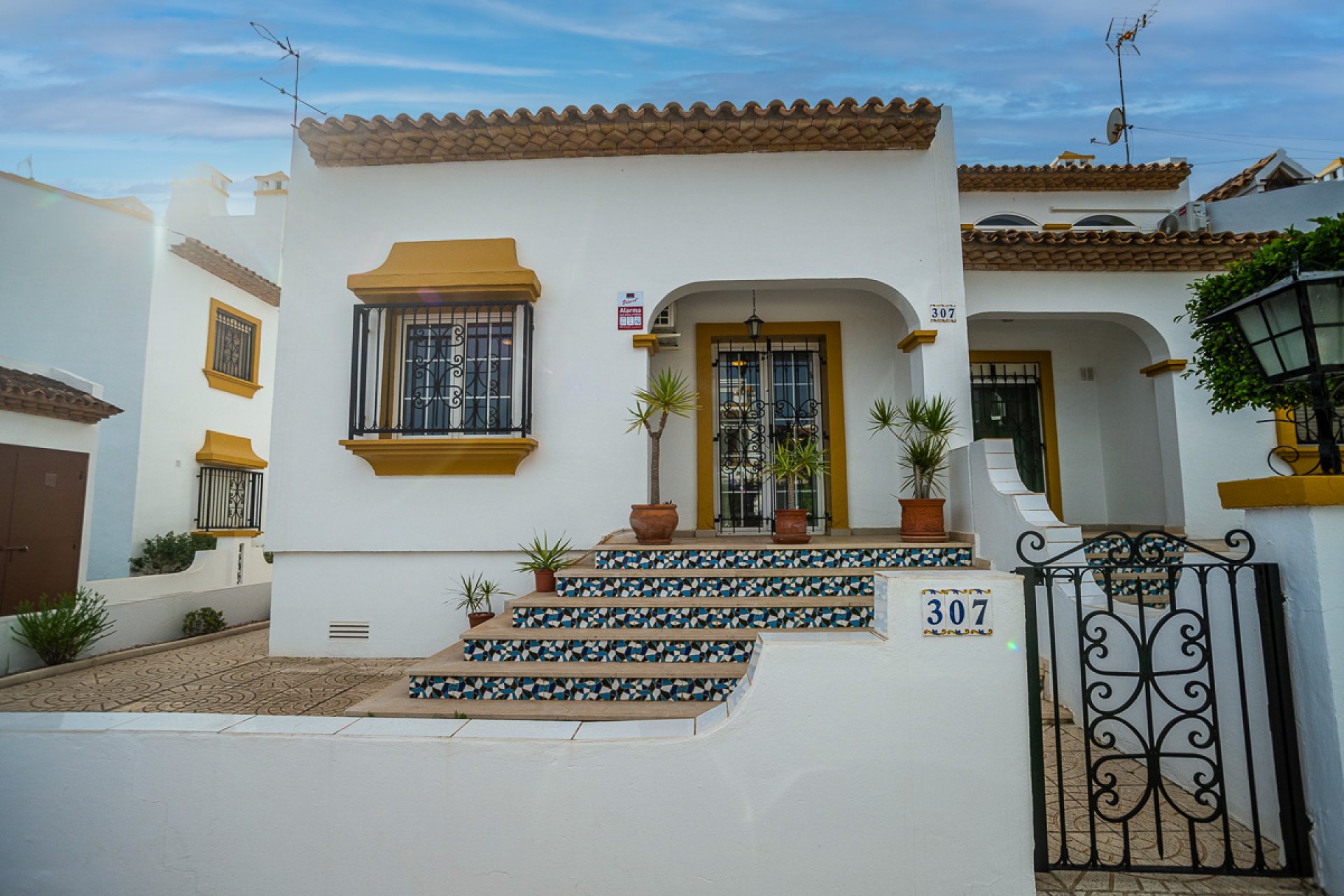 Resale - Villa -
Orihuela Costa - Villamartín