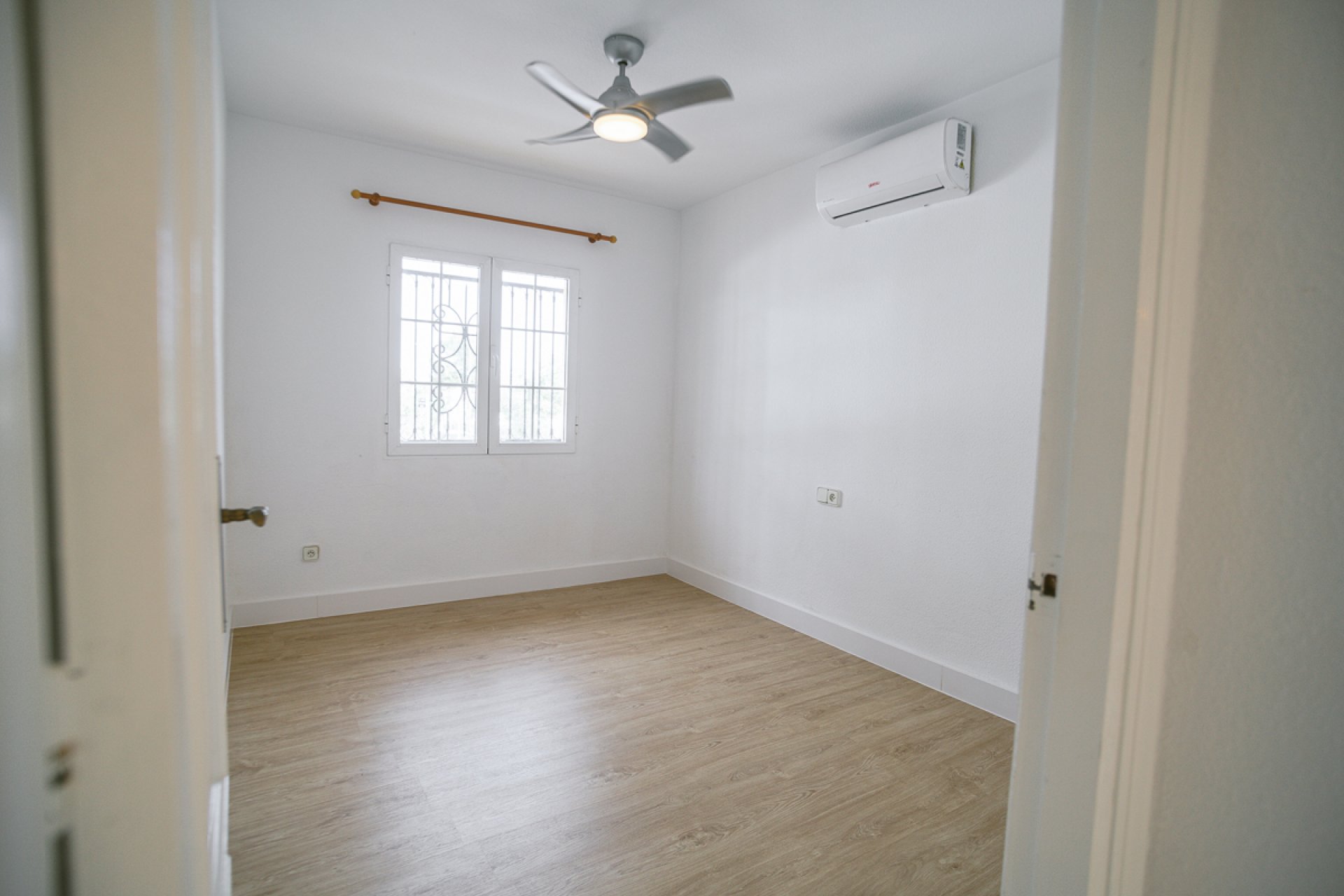 Resale - Villa -
Orihuela Costa - Villamartín