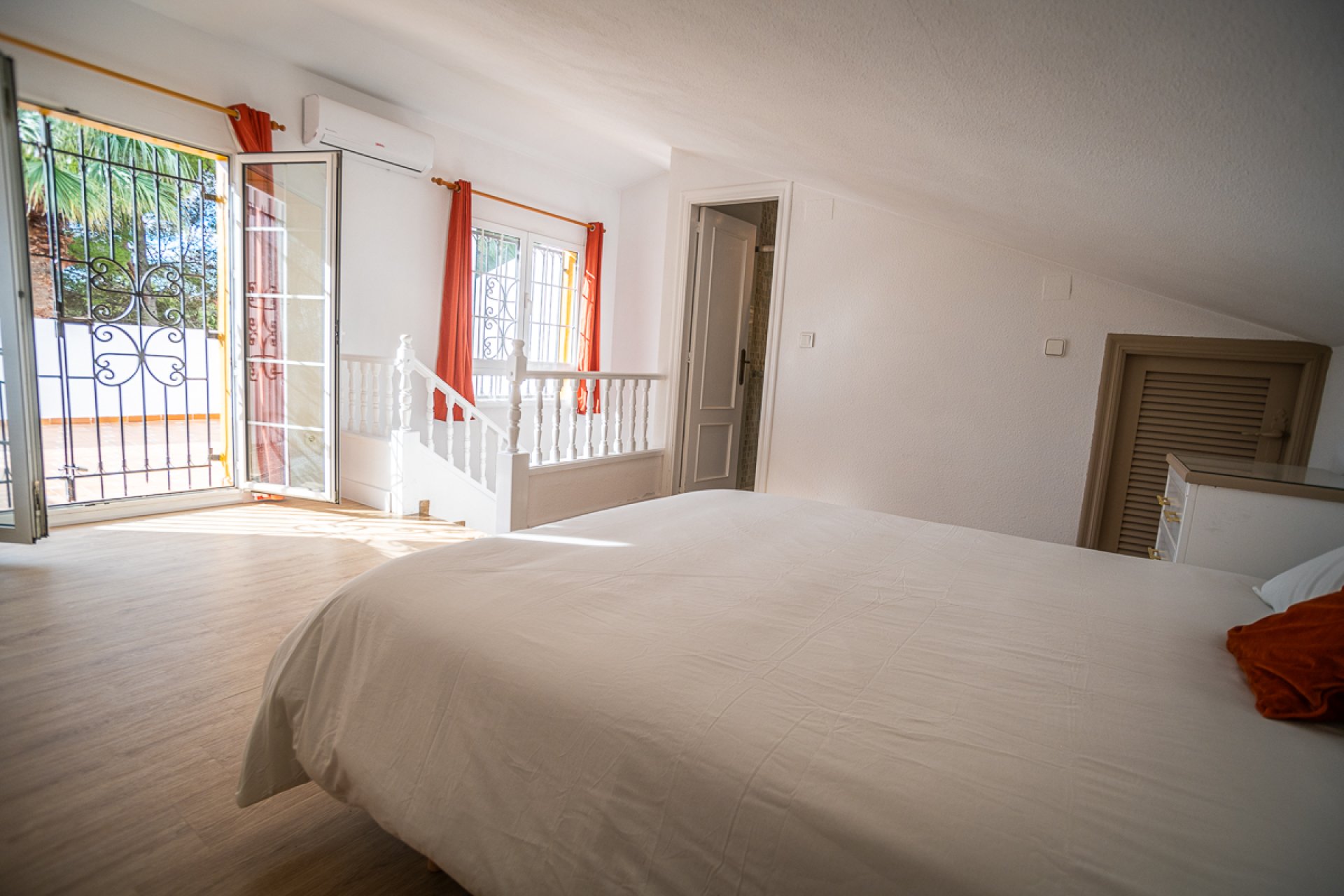 Resale - Villa -
Orihuela Costa - Villamartín