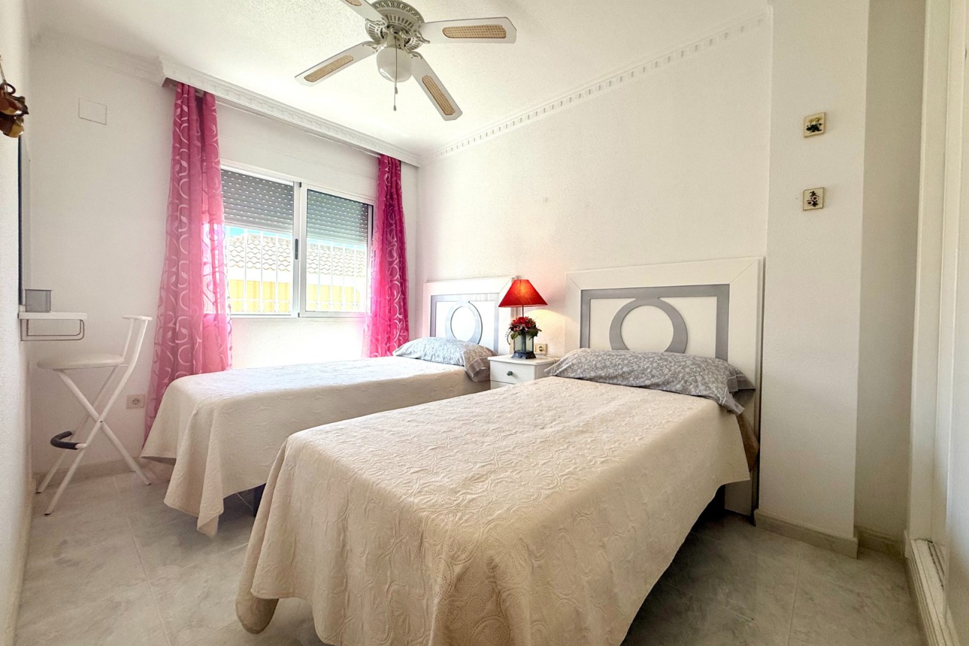 Resale - Villa -
Orihuela Costa - Villamartín