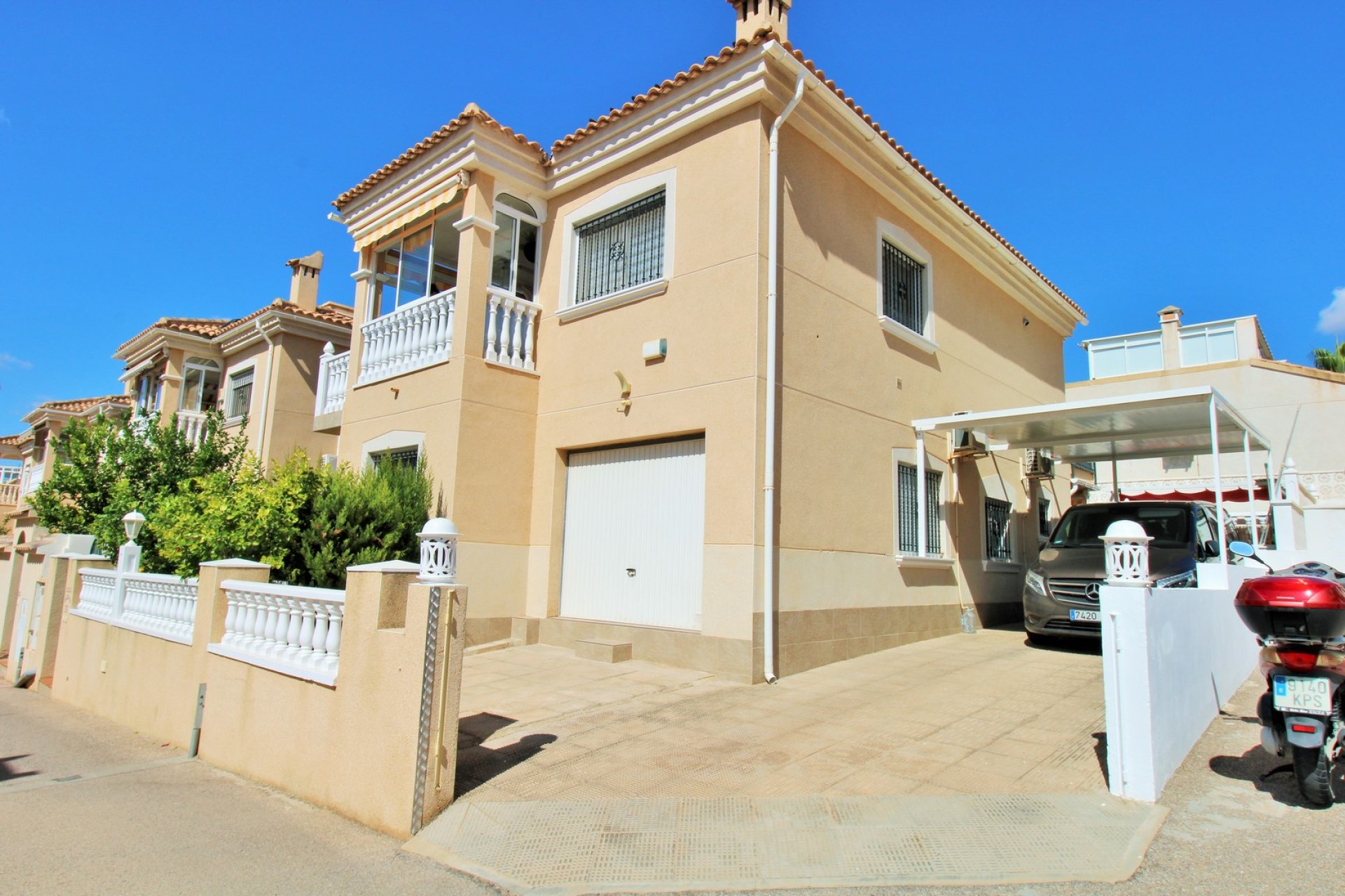 Resale - Villa -
Orihuela Costa - Villamartín