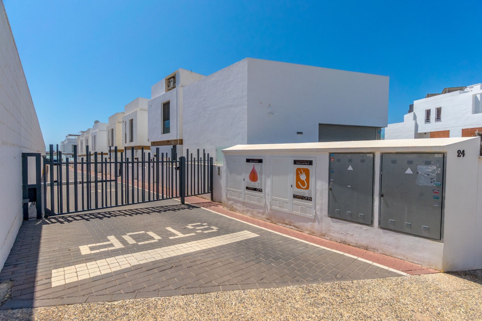 Resale - Villa -
Orihuela Costa - Villamartin