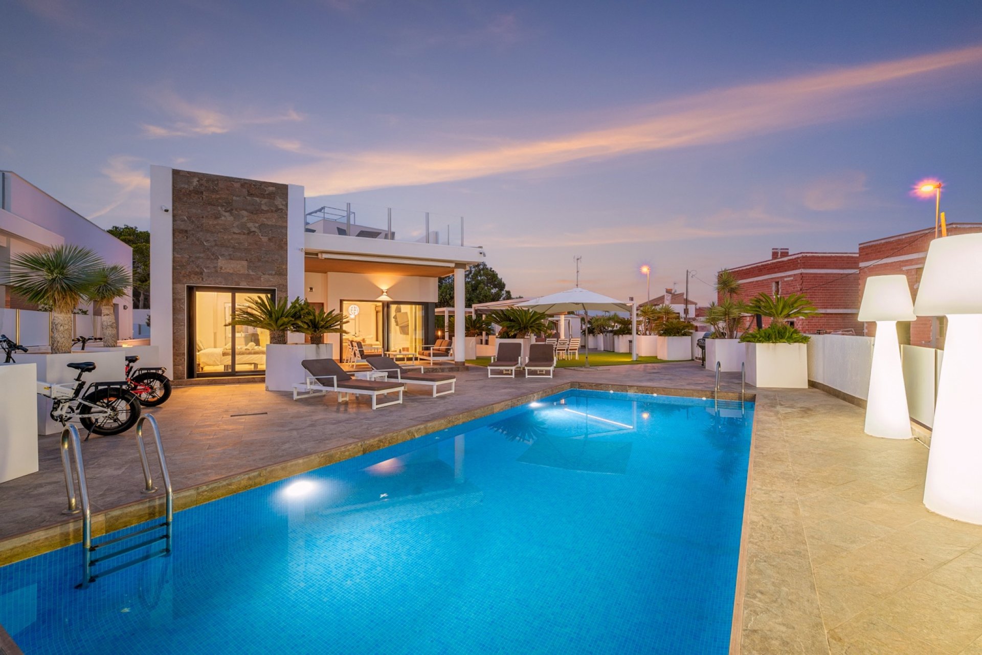 Resale - Villa -
Orihuela Costa - Villamartin