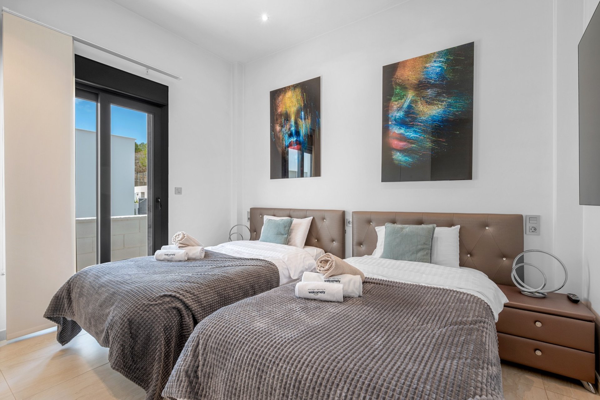 Resale - Villa -
Orihuela Costa - Villamartin