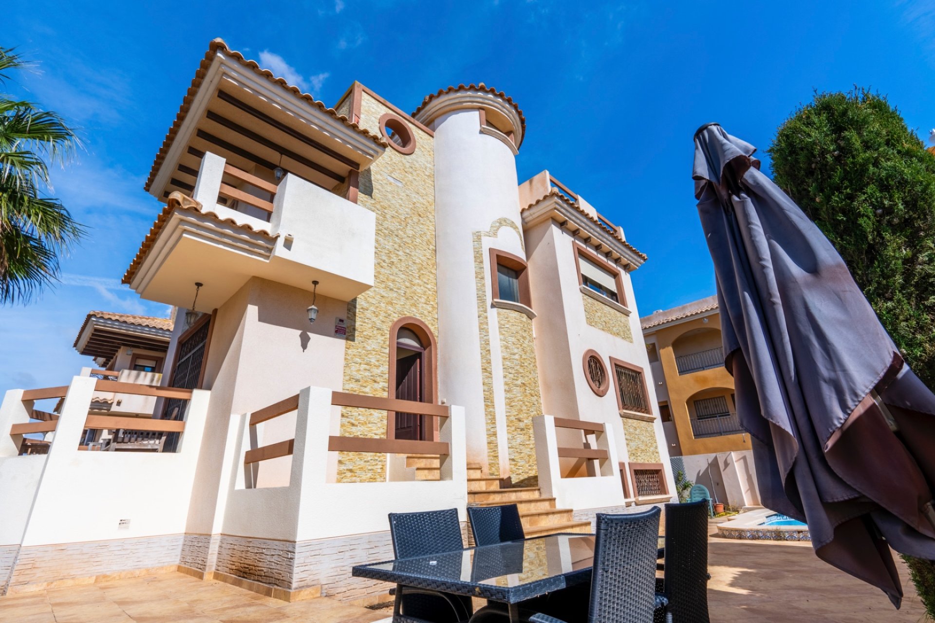 Resale - Villa -
Orihuela Costa - Villamartin
