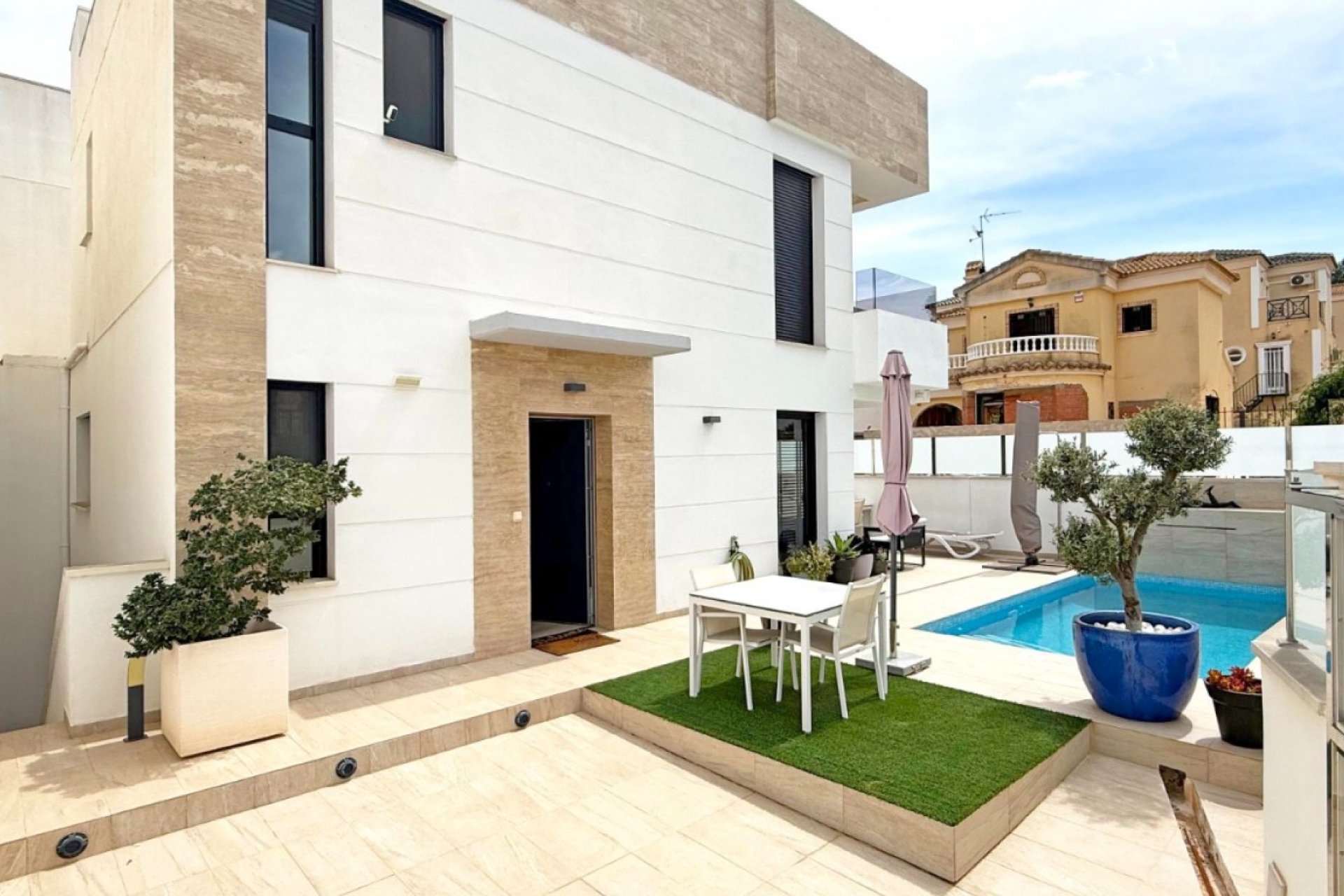 Resale - Villa -
Orihuela Costa - Villamartin