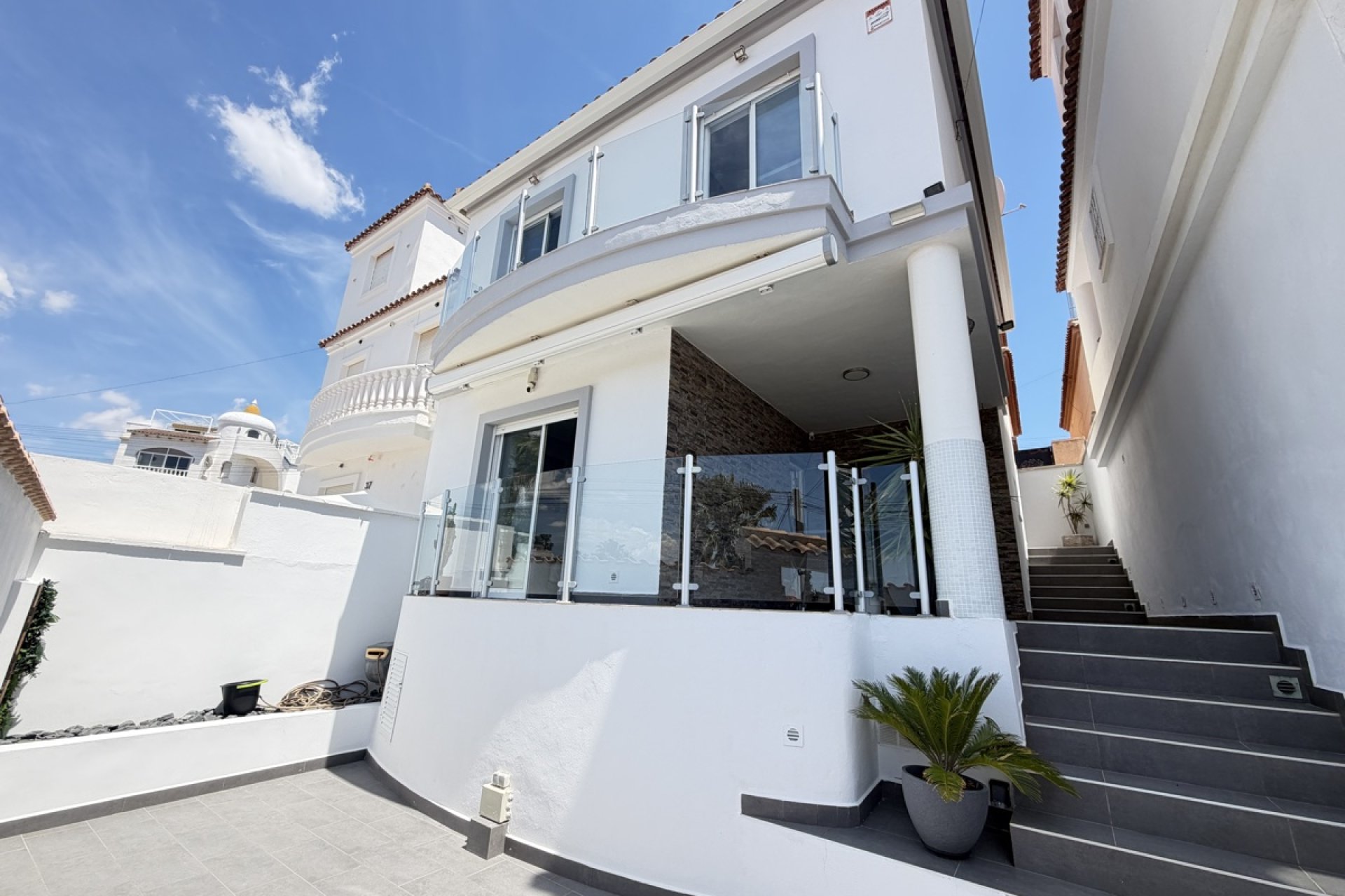 Resale - Villa -
Orihuela Costa - Villamartin
