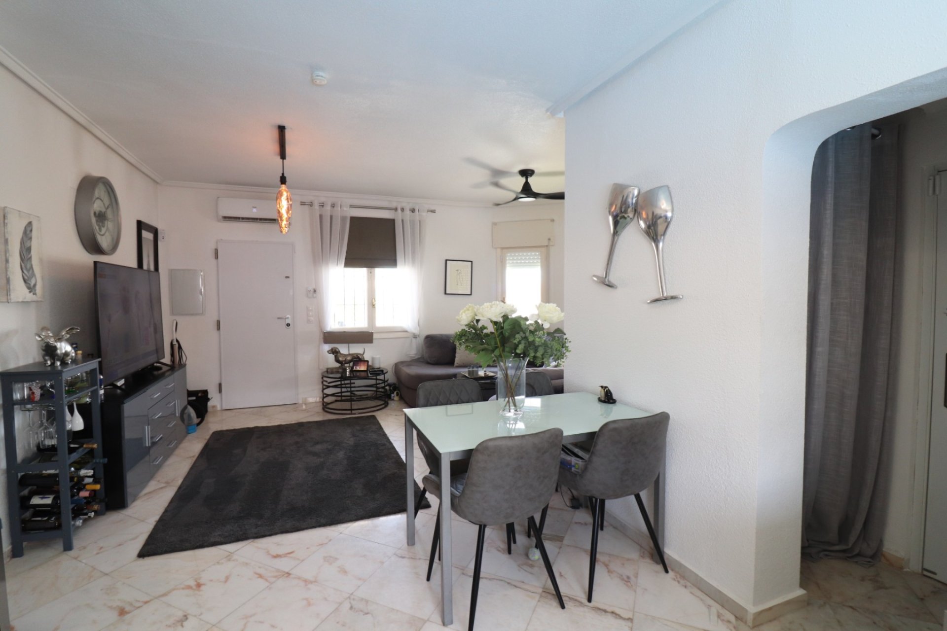 Resale - Villa -
Orihuela Costa - Villamartin